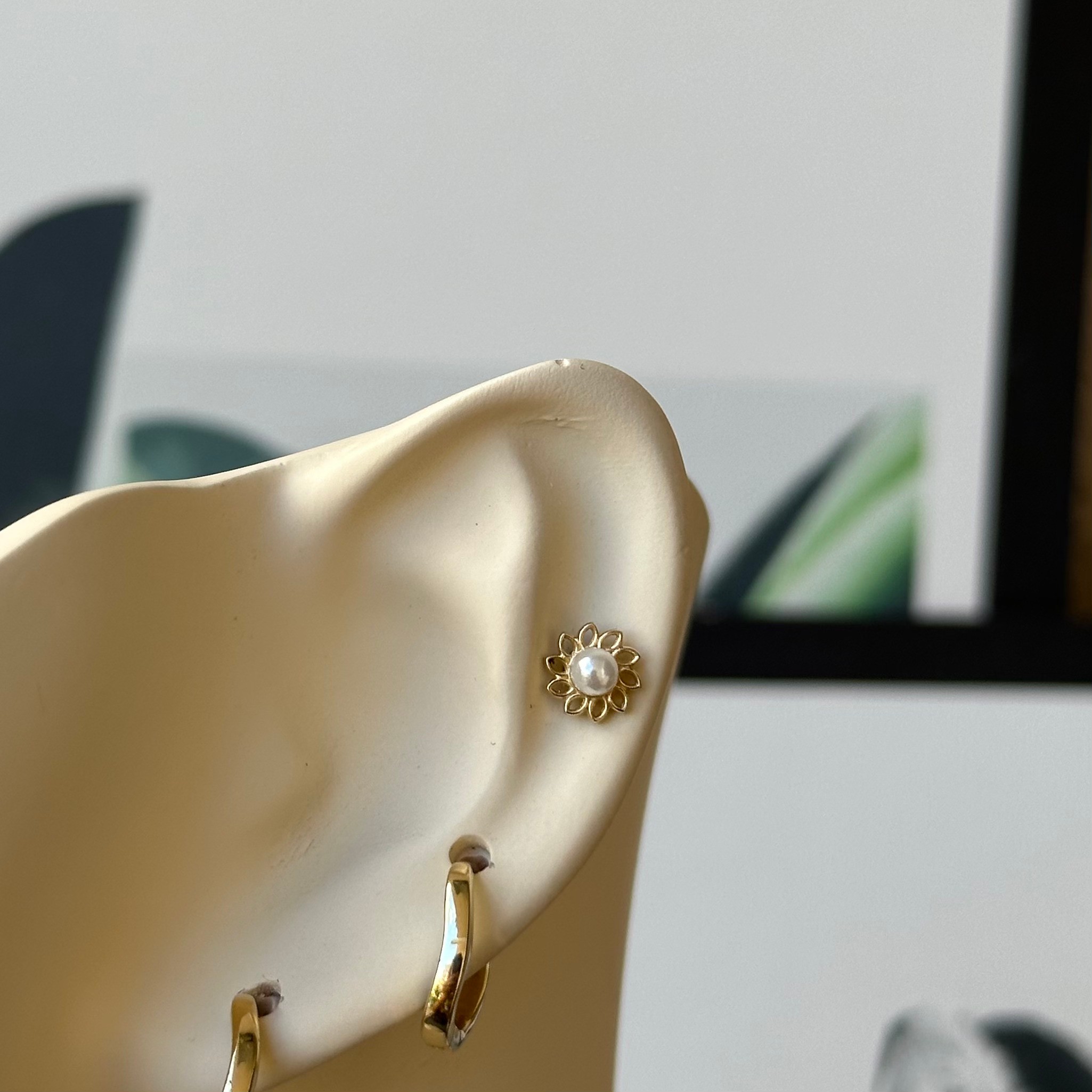 14K Gold Sunny With Pearl Piercing