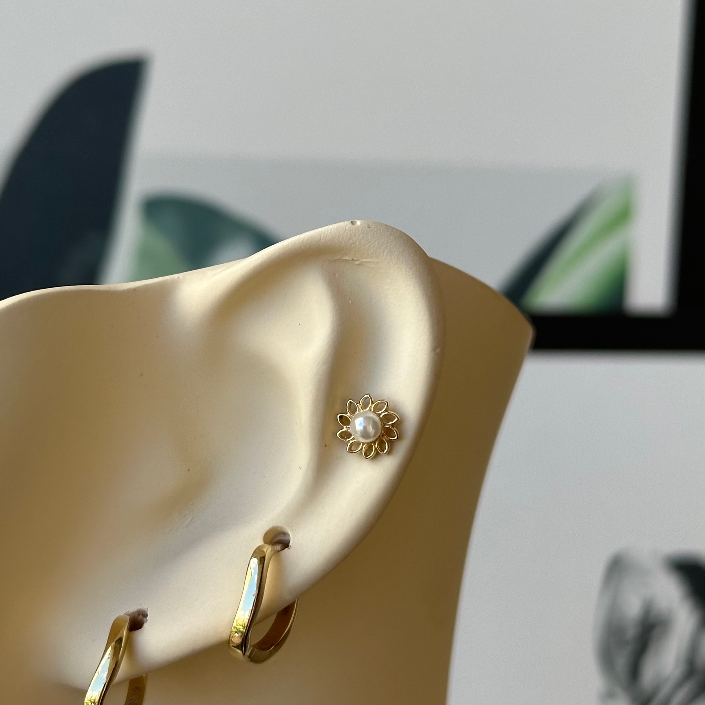 14K Gold Sunny With Pearl Piercing