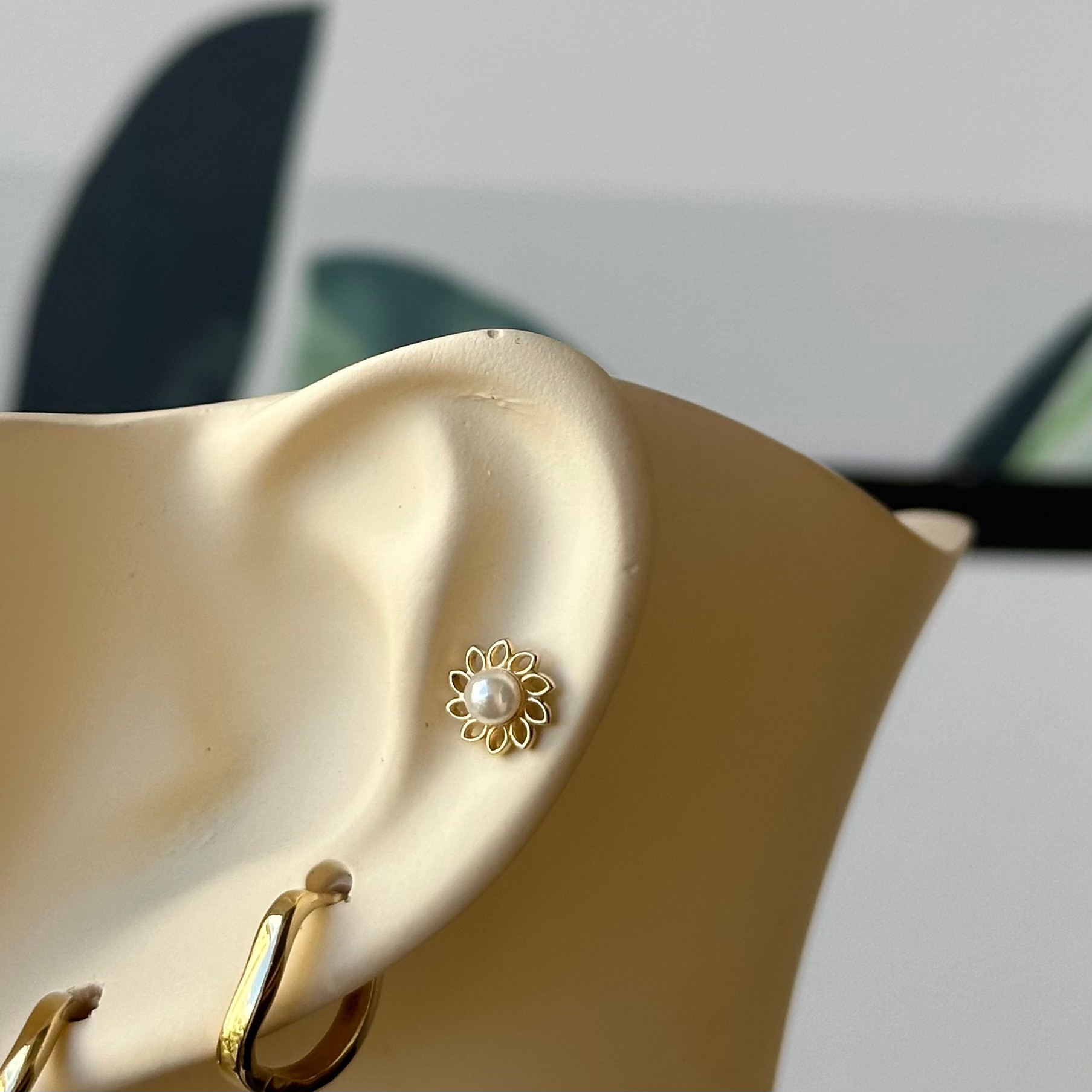 14K Gold Sunny With Pearl Piercing