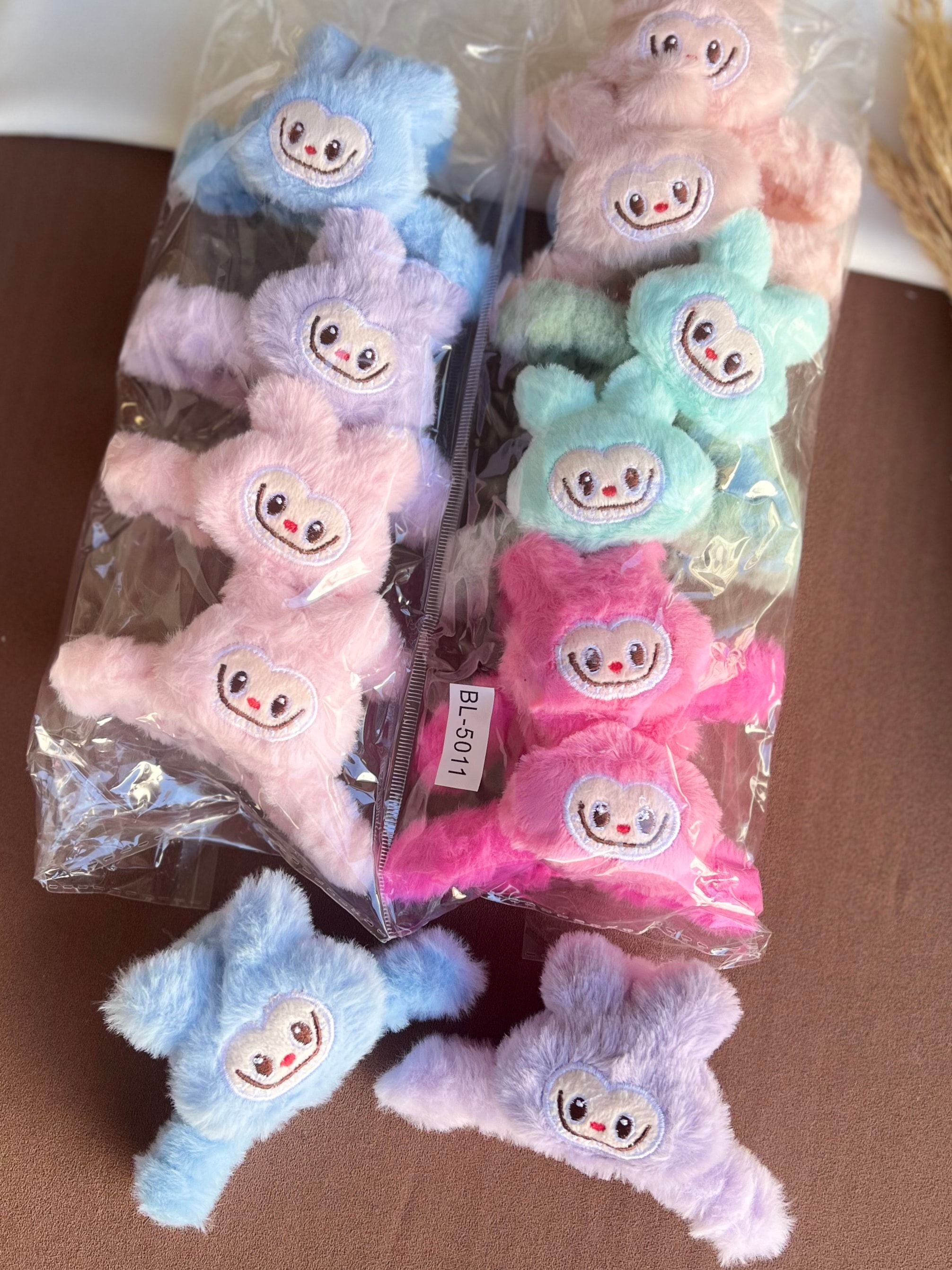 A7727 Tüylü Peluş Mandal Toka (12 adet)