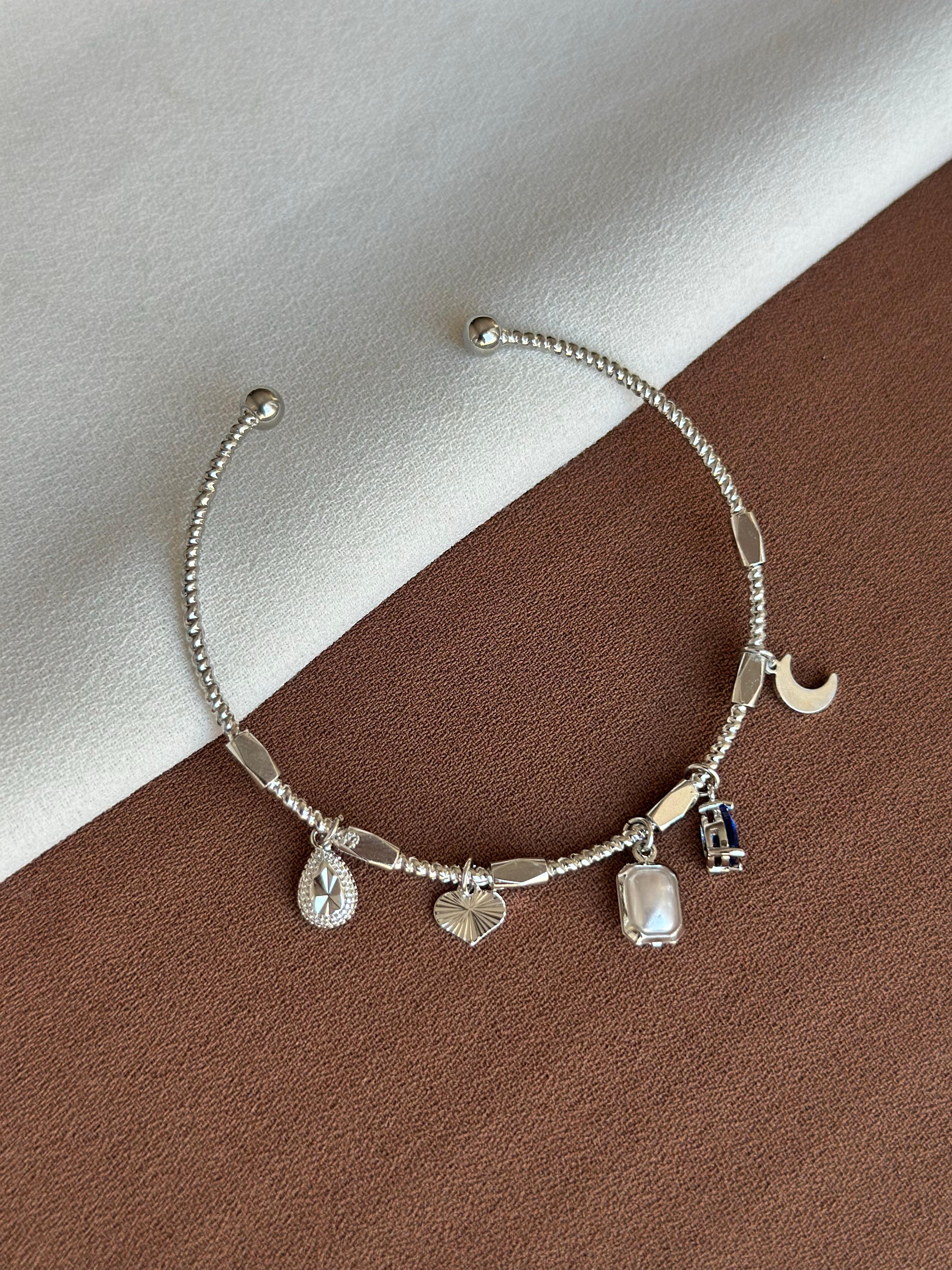 A6223 Pandora
