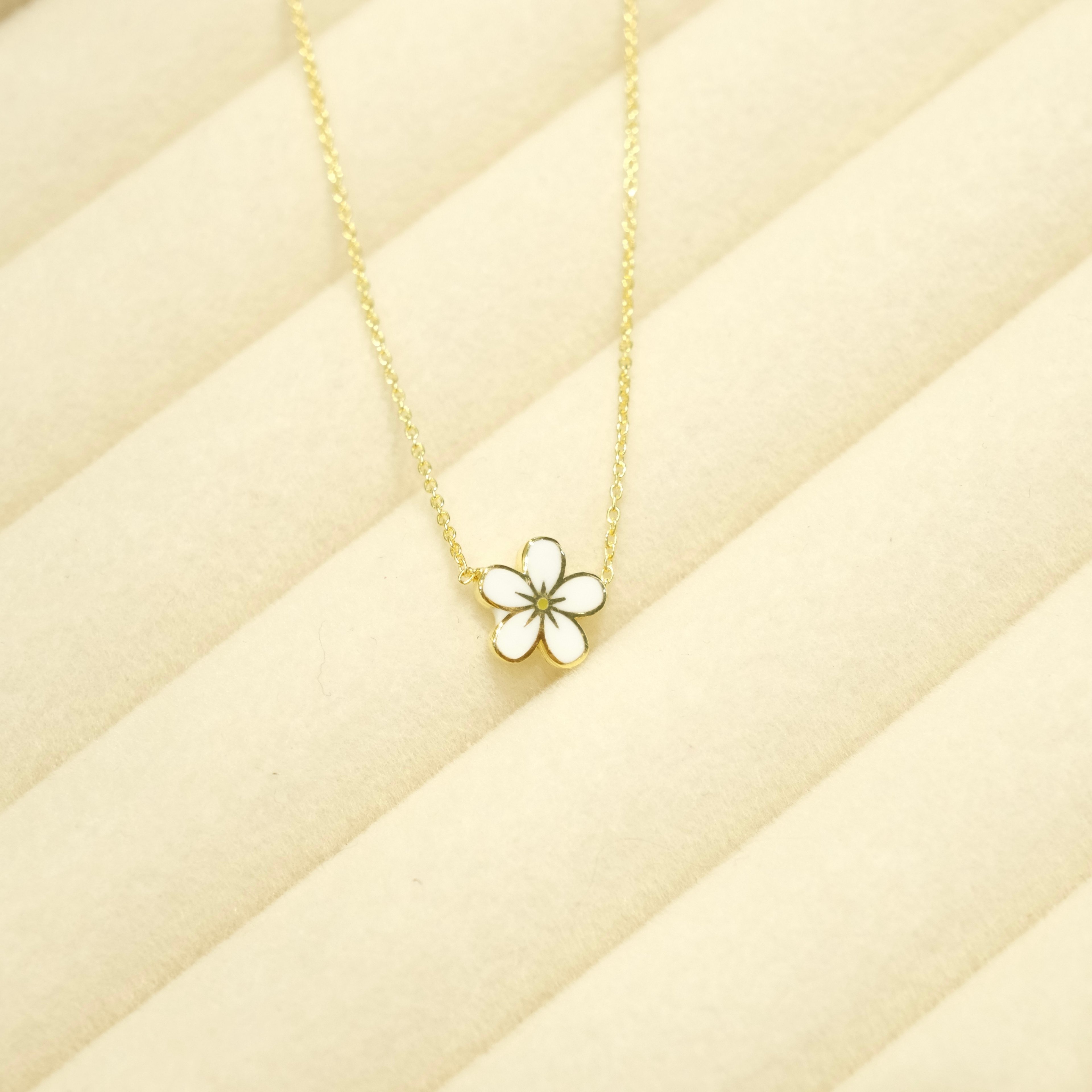 White Flower Necklace