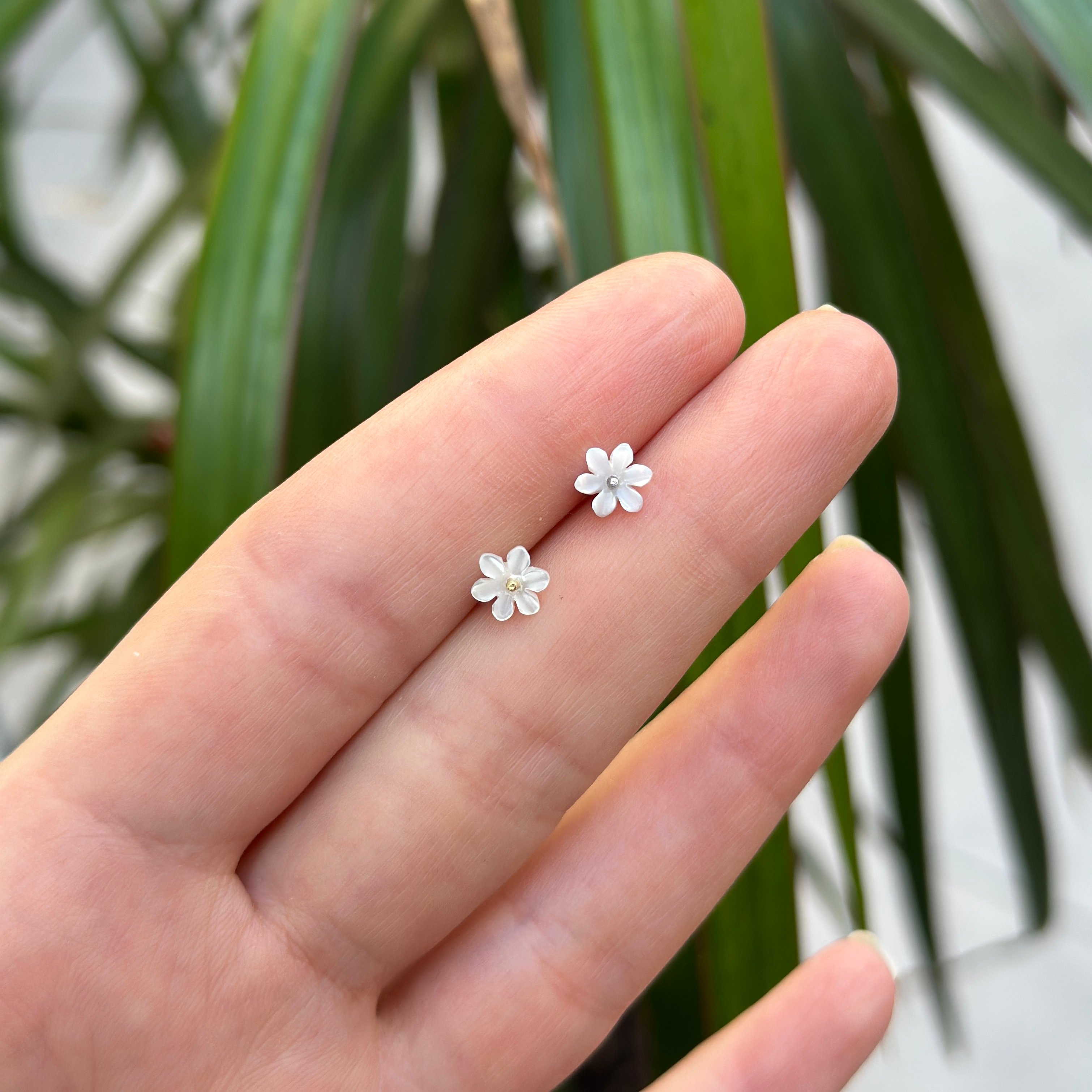 Flower Mother of Pearl Piercing