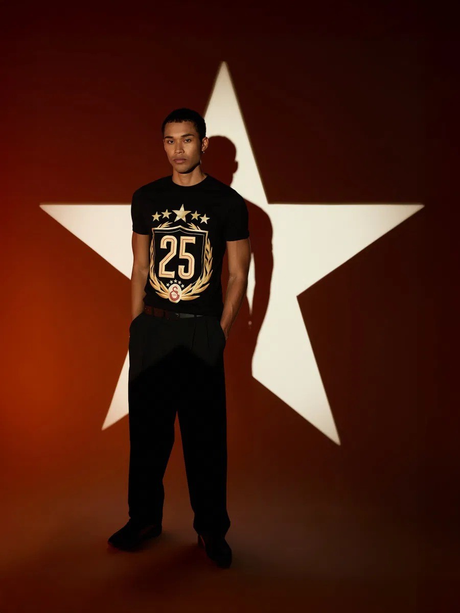 Galatasaray 25 Şampiyonluk T-Shirt E251351 - Siyah