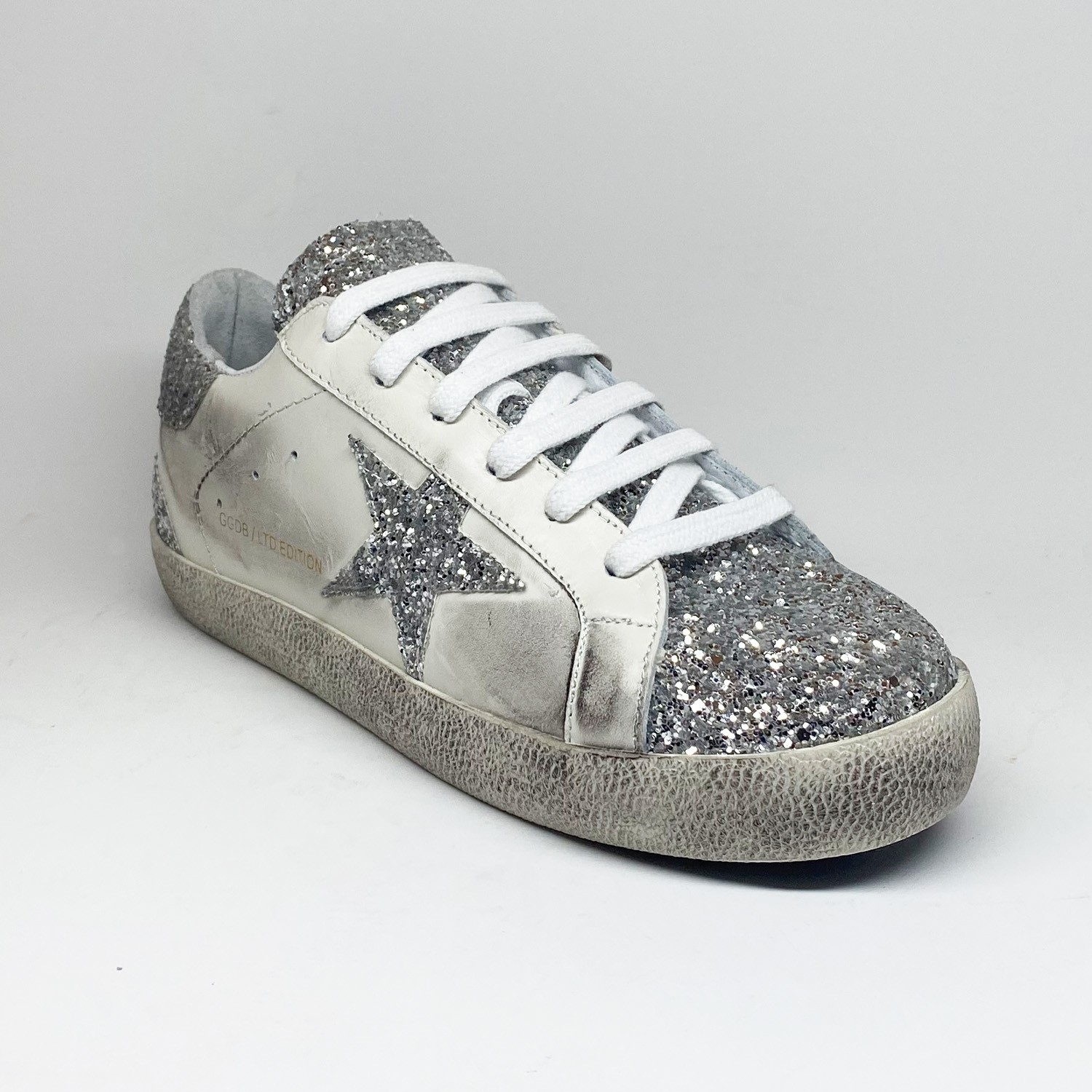 Beyaz Deri Gri Pul Yıldız Detaylı Kadın Sneaker