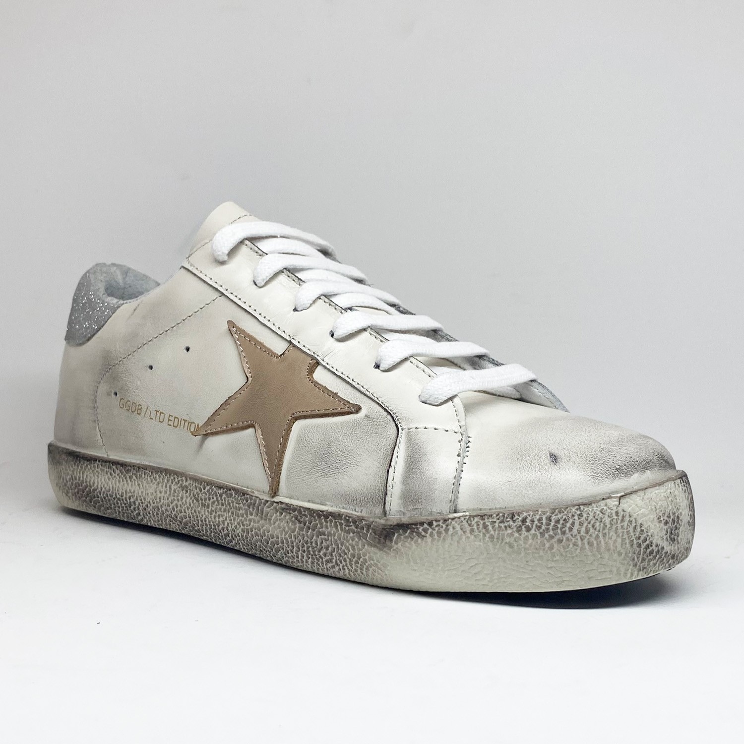 Beyaz Deri Bej Yıldız Detaylı Kadın Sneaker