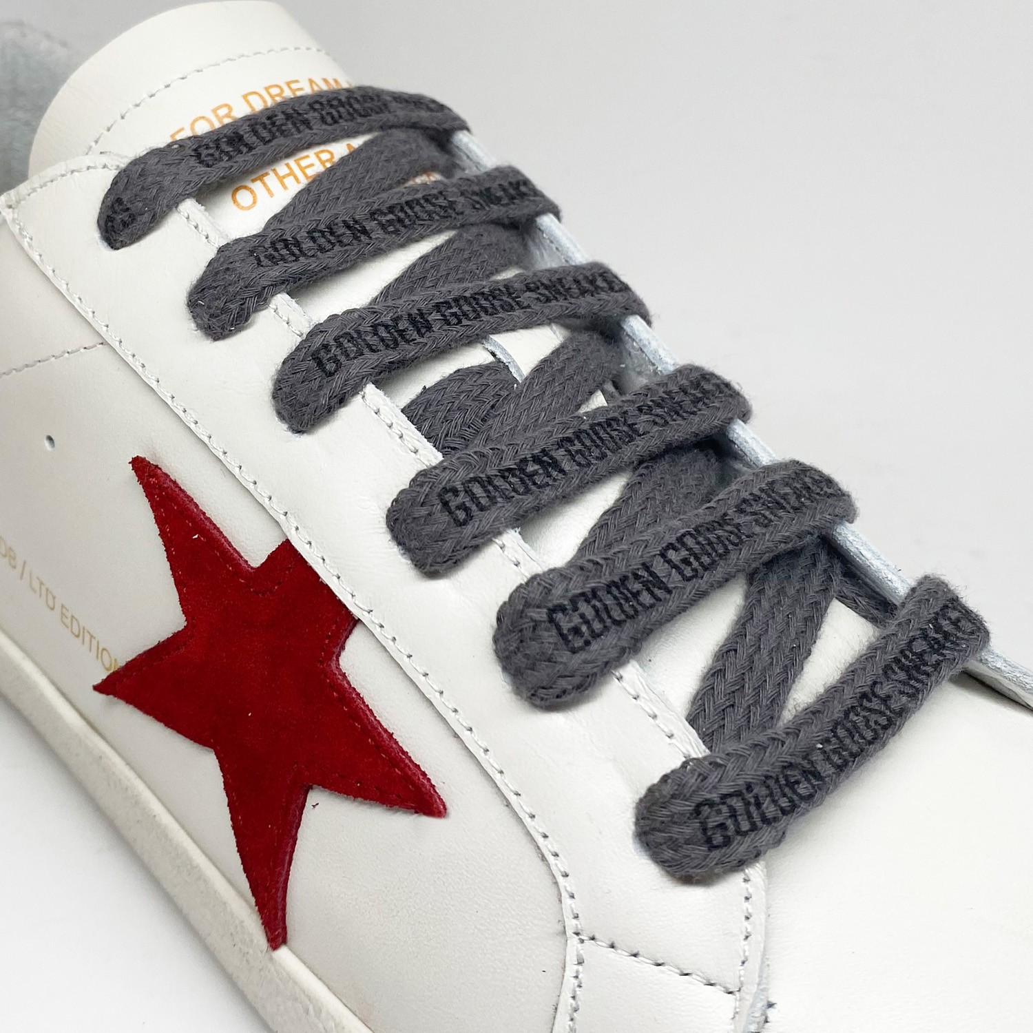 Beyaz Deri Bordo Yıldız Detaylı Erkek Sneaker