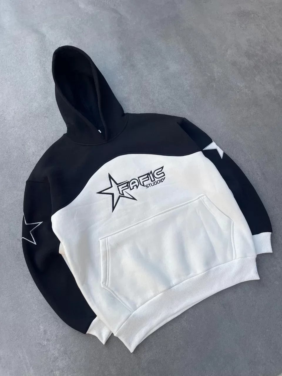 Parçalı Nakış İşlemelı Kapüşonlu Sweatshirt