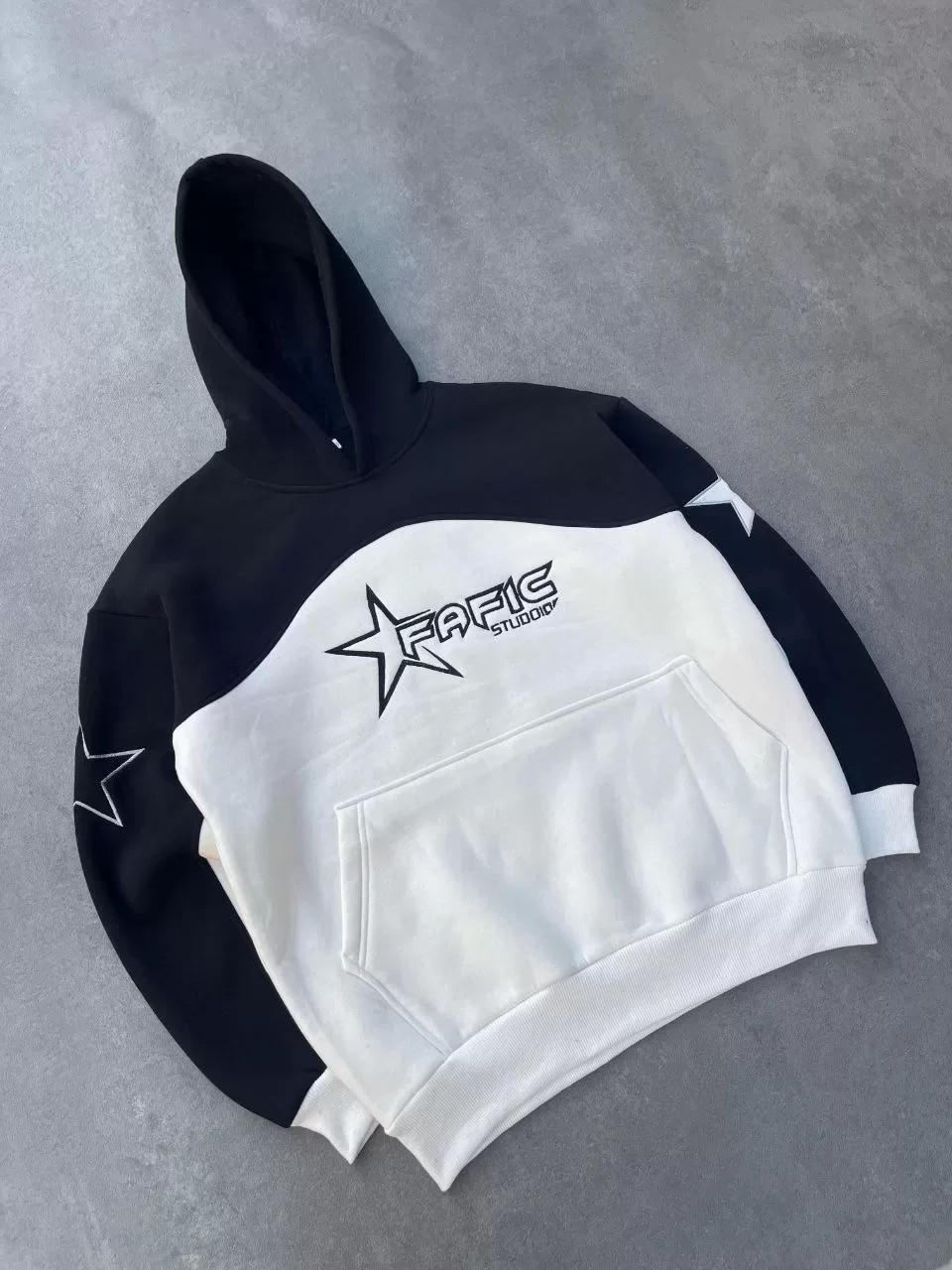Parçalı Nakış İşlemelı Kapüşonlu Sweatshirt