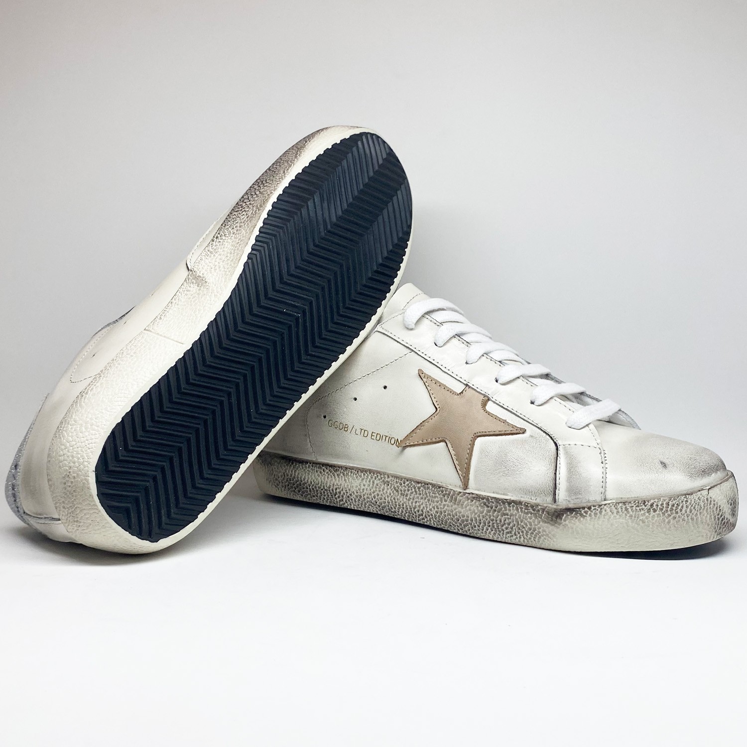 Beyaz Deri Bej Yıldız Detaylı Kadın Sneaker