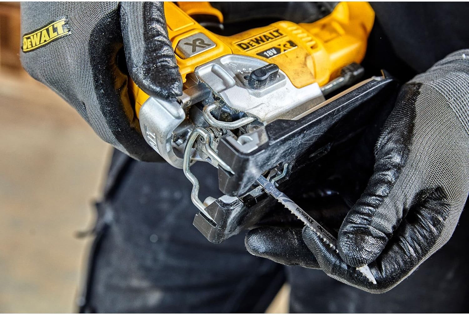 Dewalt DCS334NT Aküsüz Şarjlı Dekupaj Testere