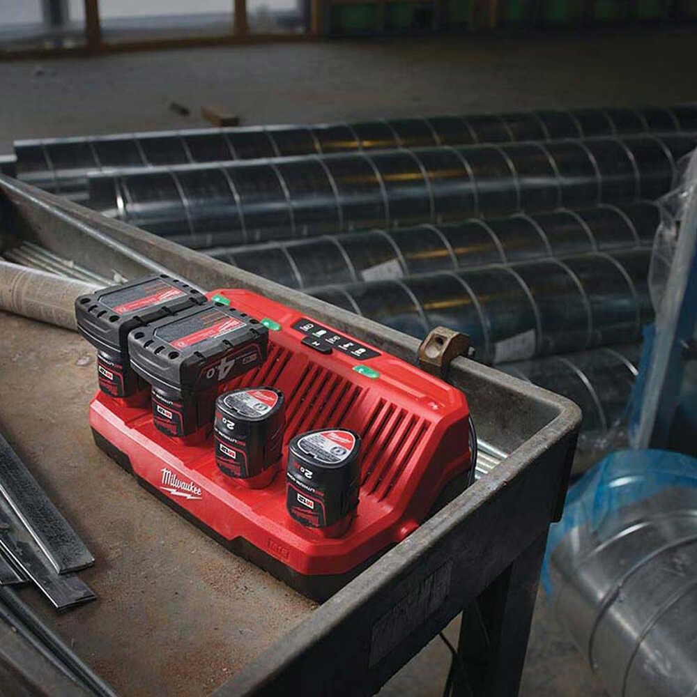 M12 C4 12V Dört Girişli Şarj Cihazı