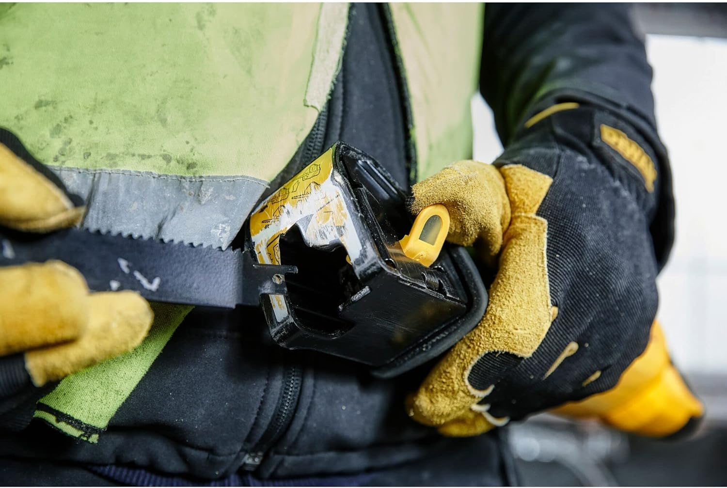 Dewalt DWE305PK 1100 W 280 mm Profesyonel Tilki Kuyruğu Testere