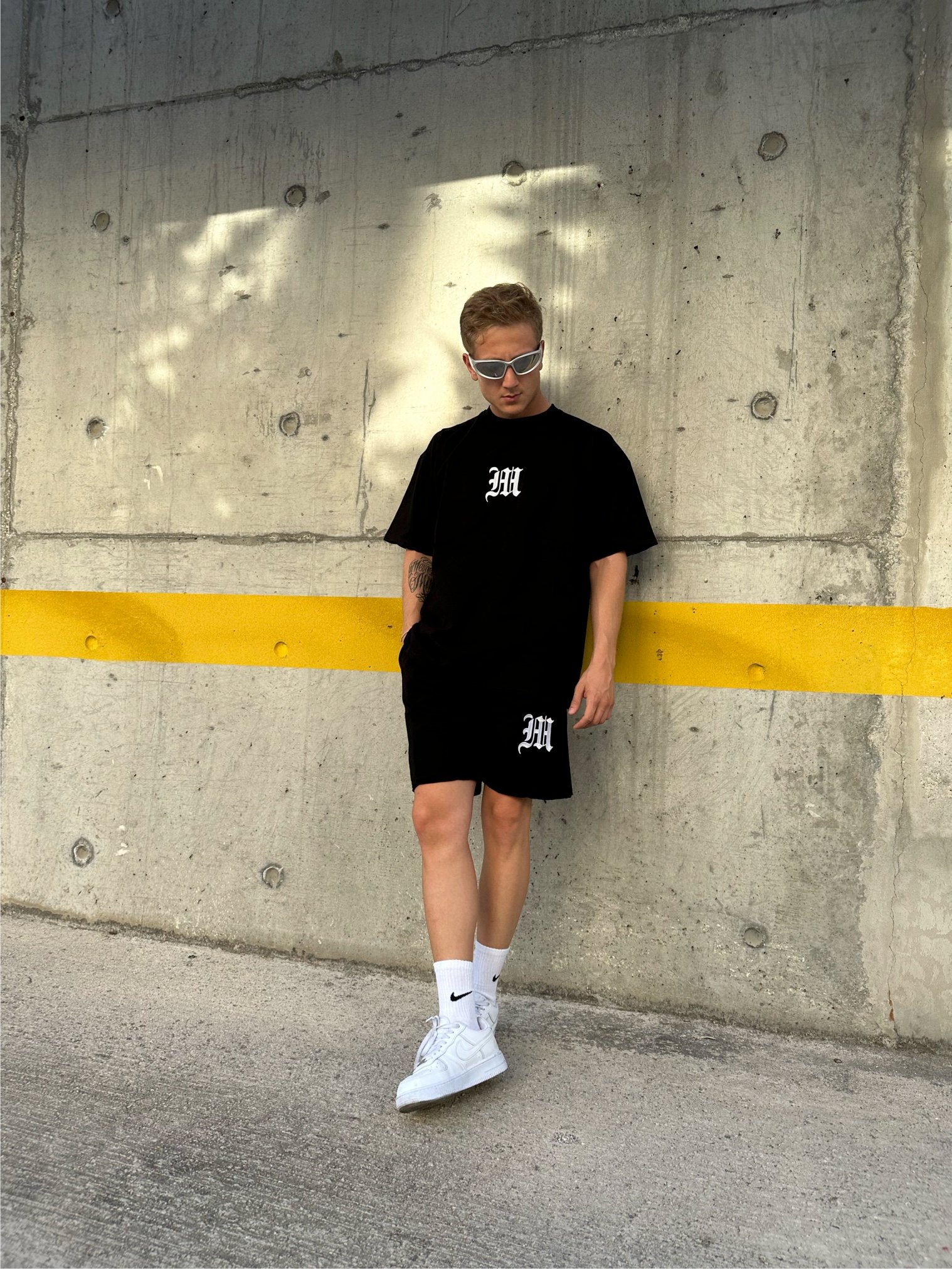 Minimal Nakışlı Oversize T-Shirt - Siyah