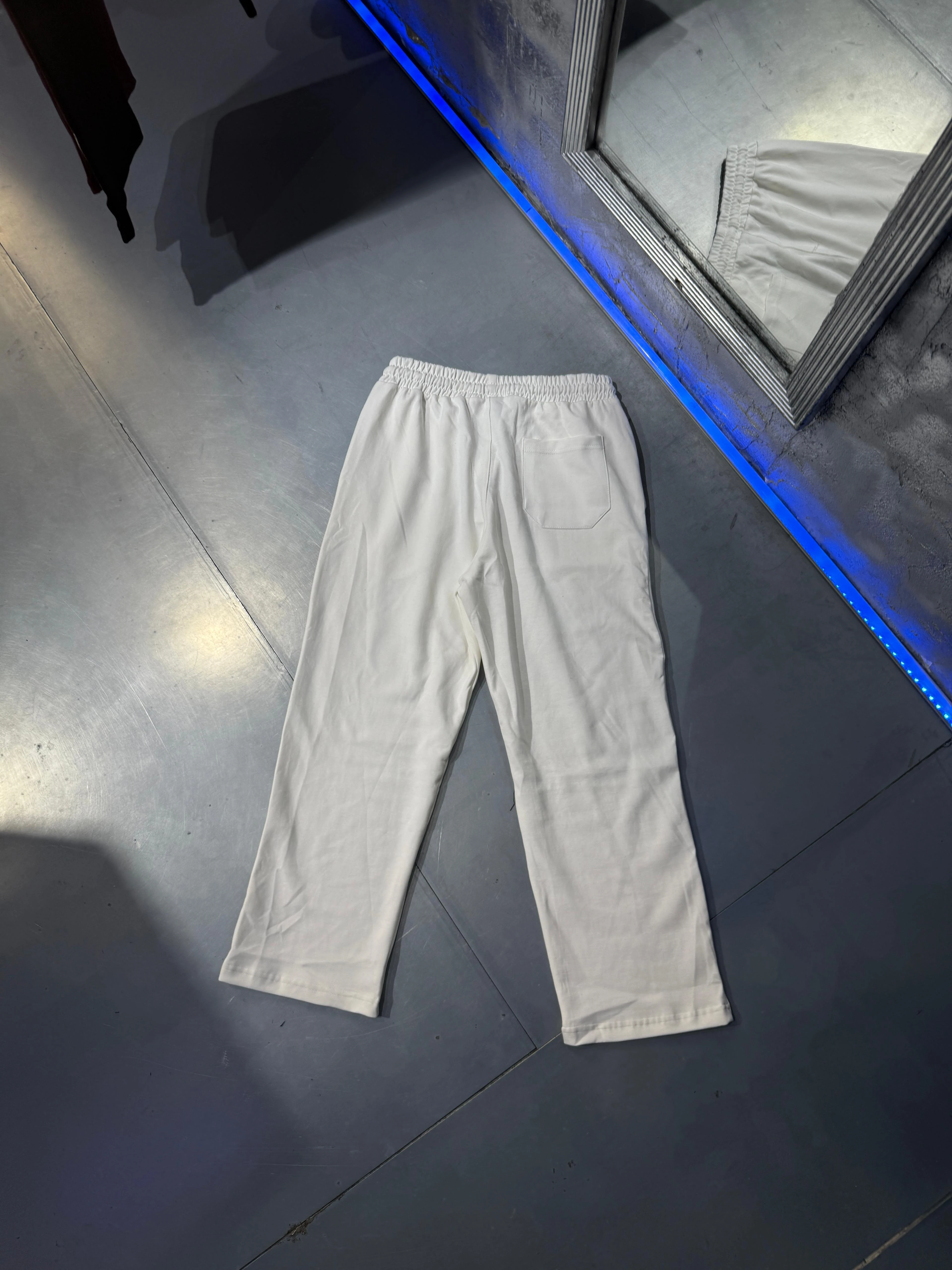 Yan Şerit Detaylı 07 Logo Eşofman Altı