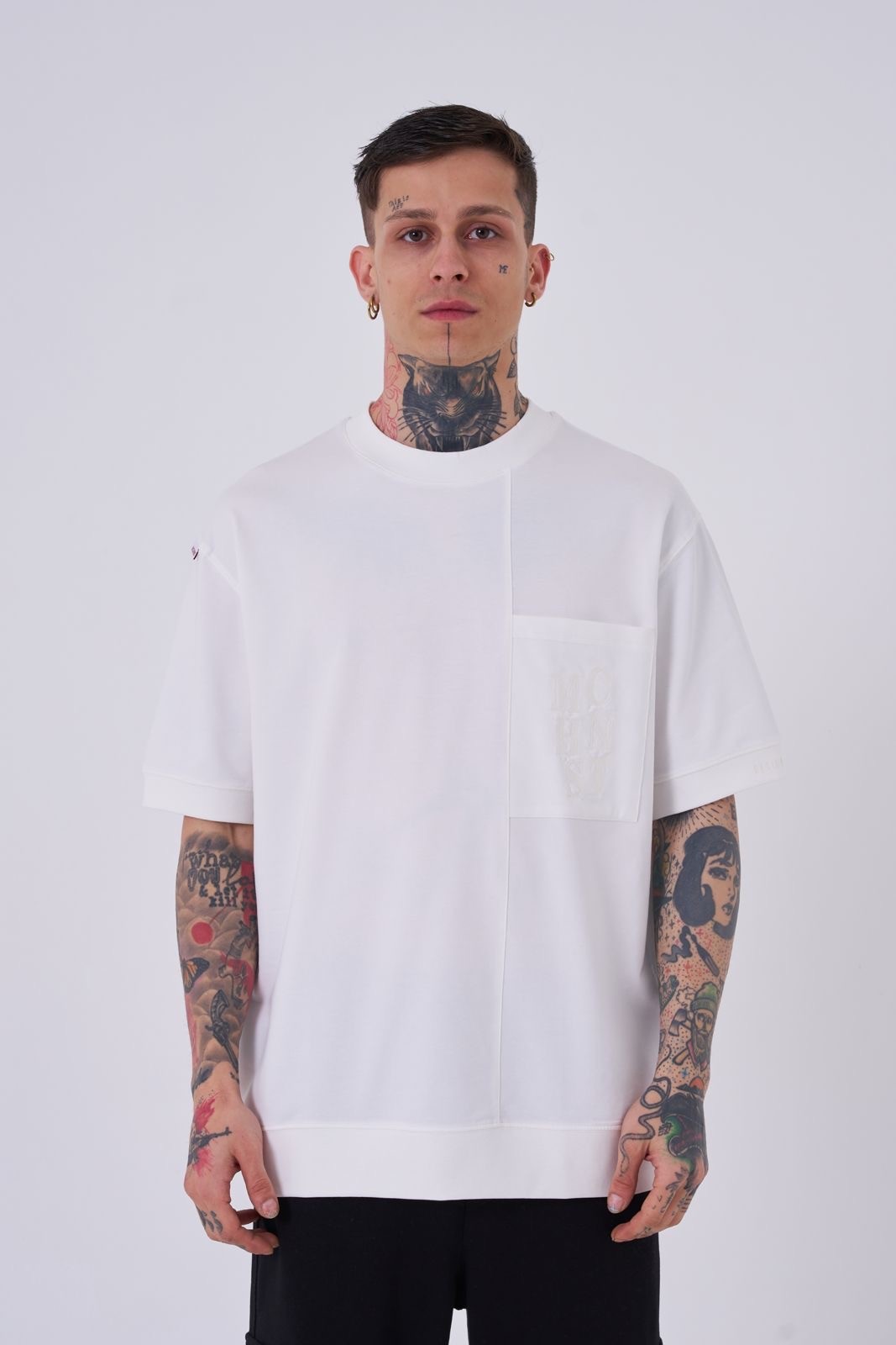 Minimal Nakış Detaylı T-Shirt - Beyaz