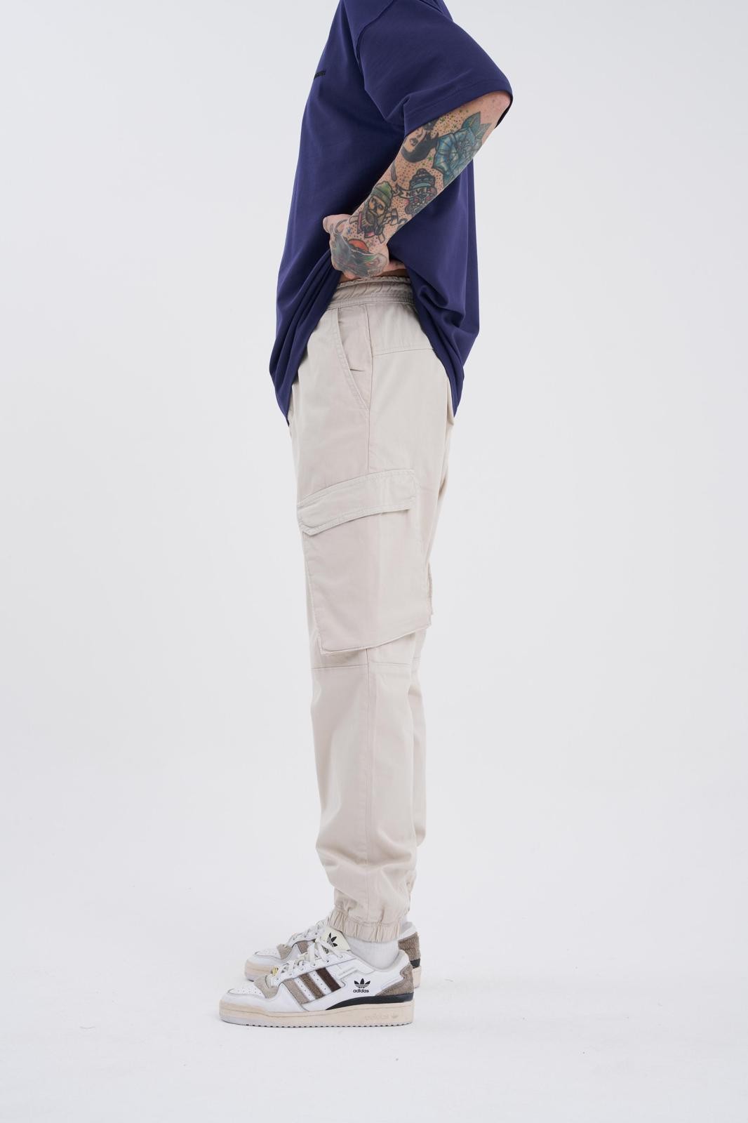 Relaxed Fit Cargo Jogger - Ecru