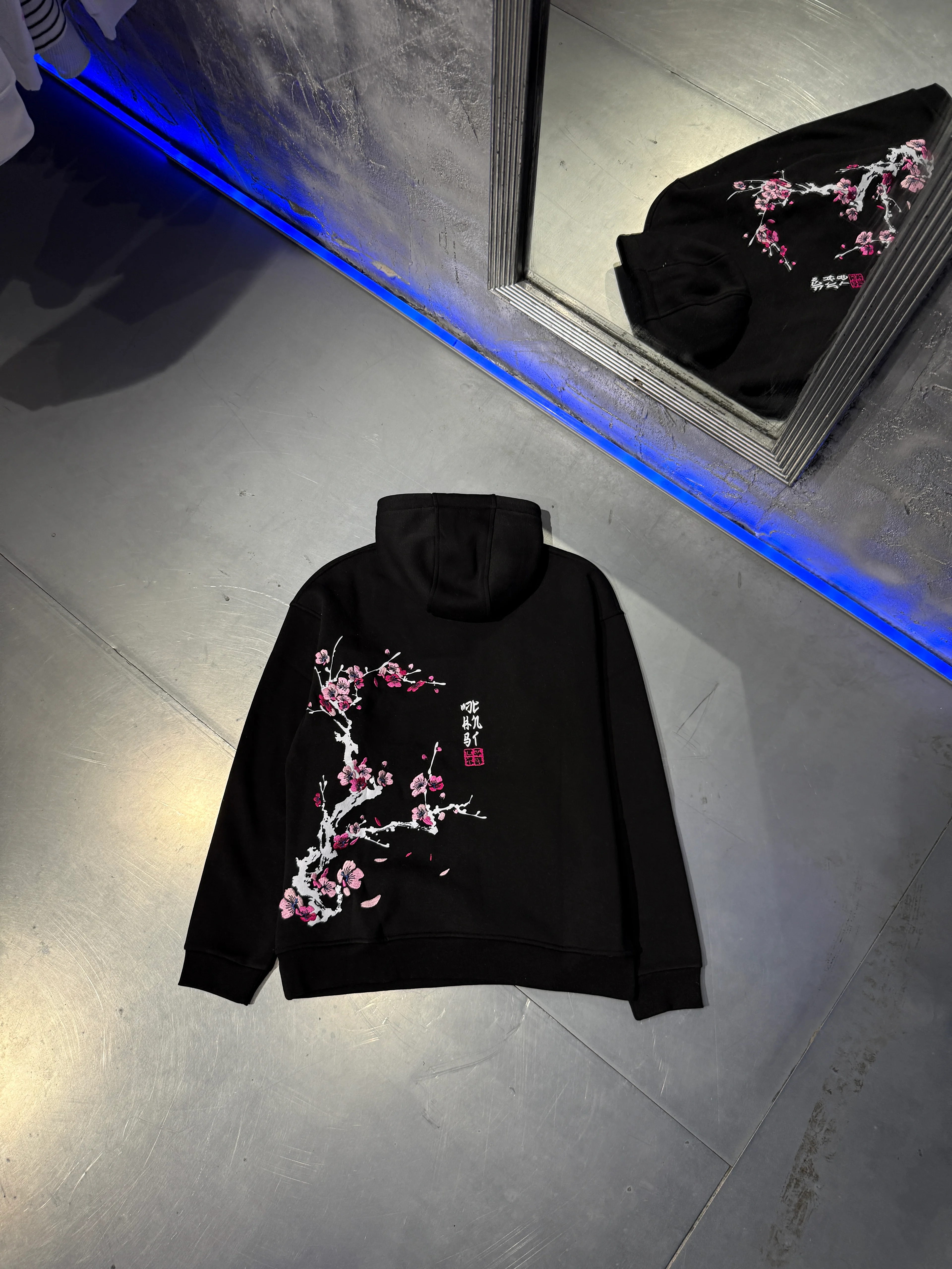 Cherry Blossoms Şardonlu 3 iplik Hoodie - Siyah