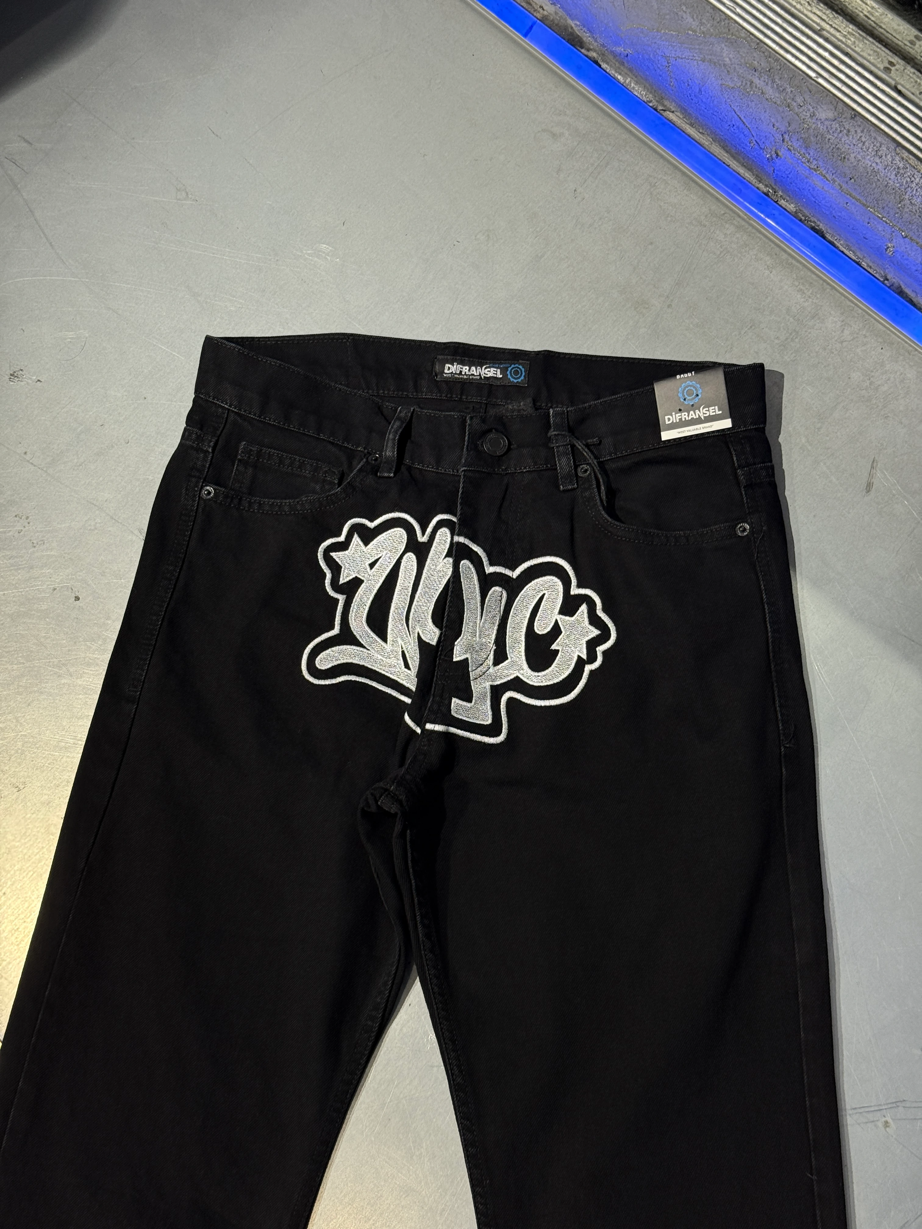 Urban Script Nakış Detay Loose Fit Jeans