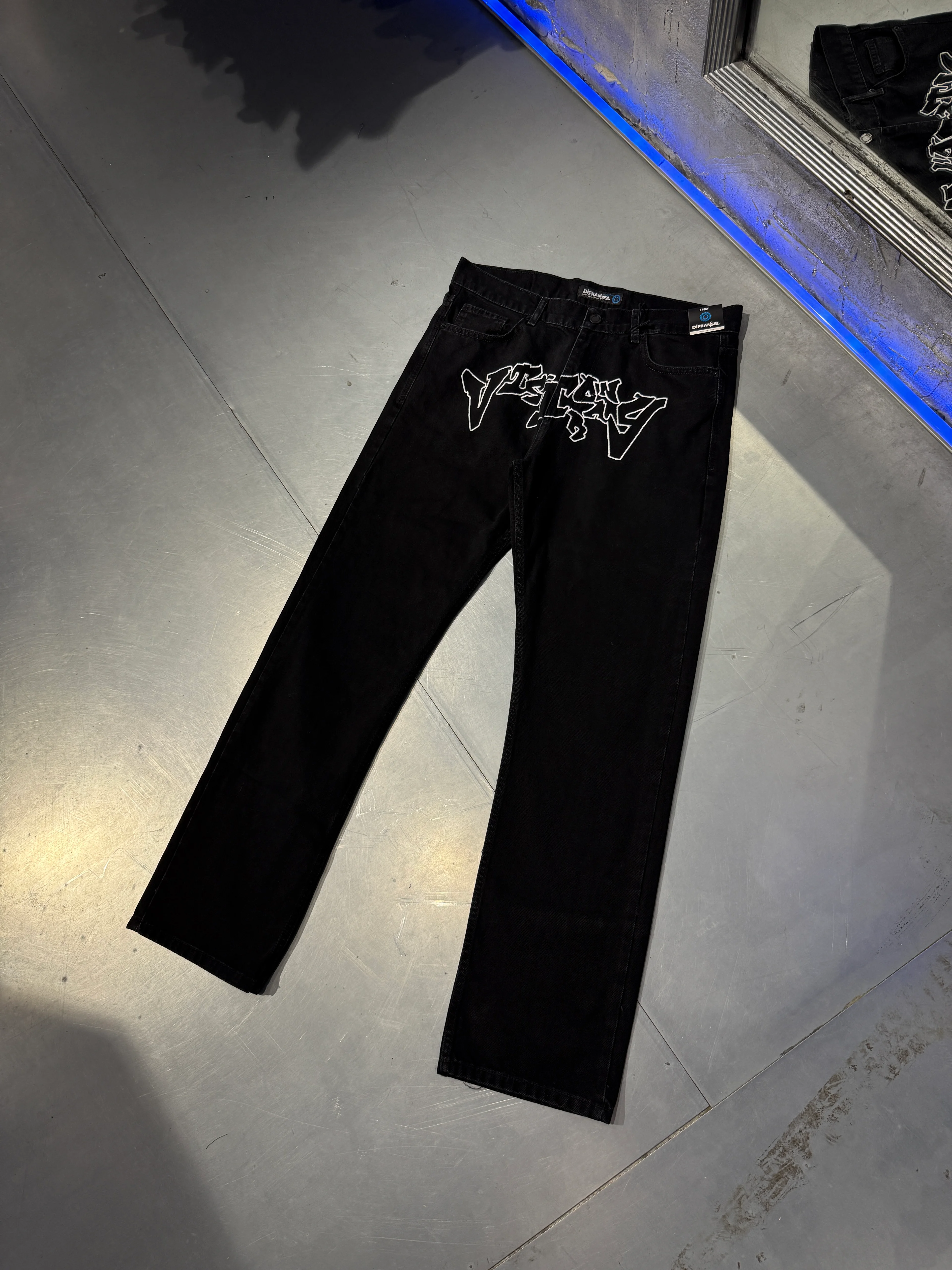 Victroy Script Nakış Detaylı Loose Fit Jean