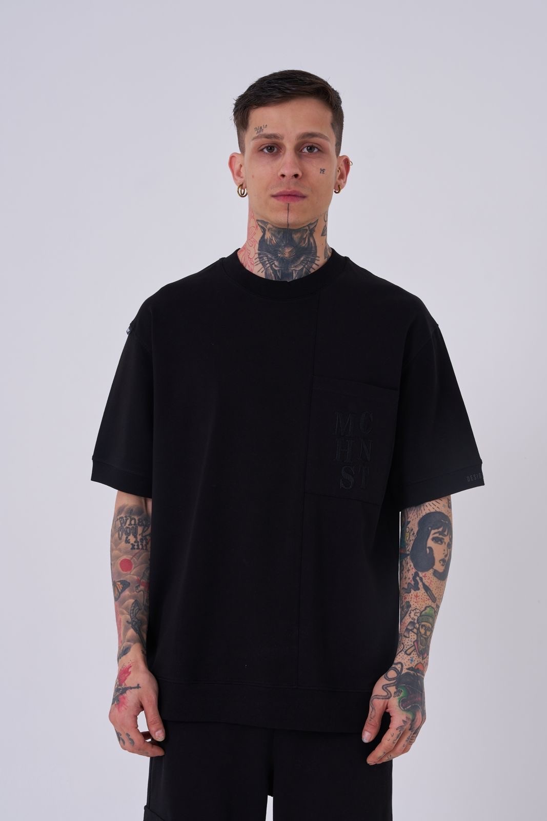 Minimal Nakış Detaylı T-Shirt - Siyah