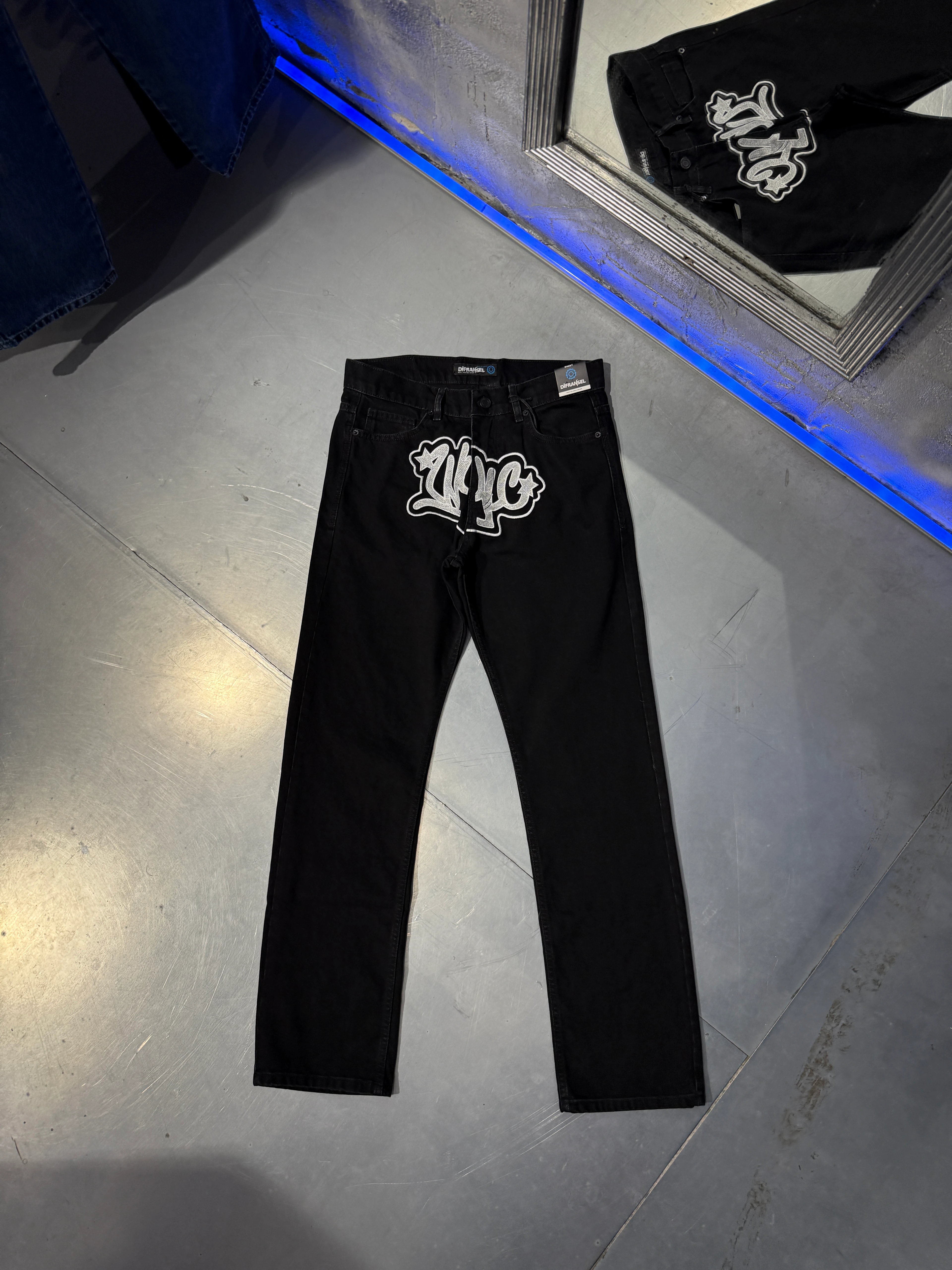 Urban Script Nakış Detay Loose Fit Jeans