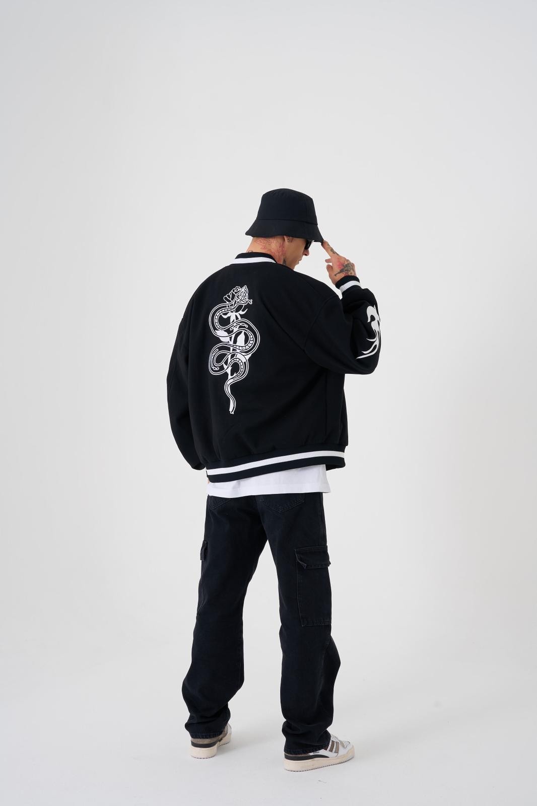 OVERSIZE SNAKE EMBROIDERY BOMBER JACKET - Black