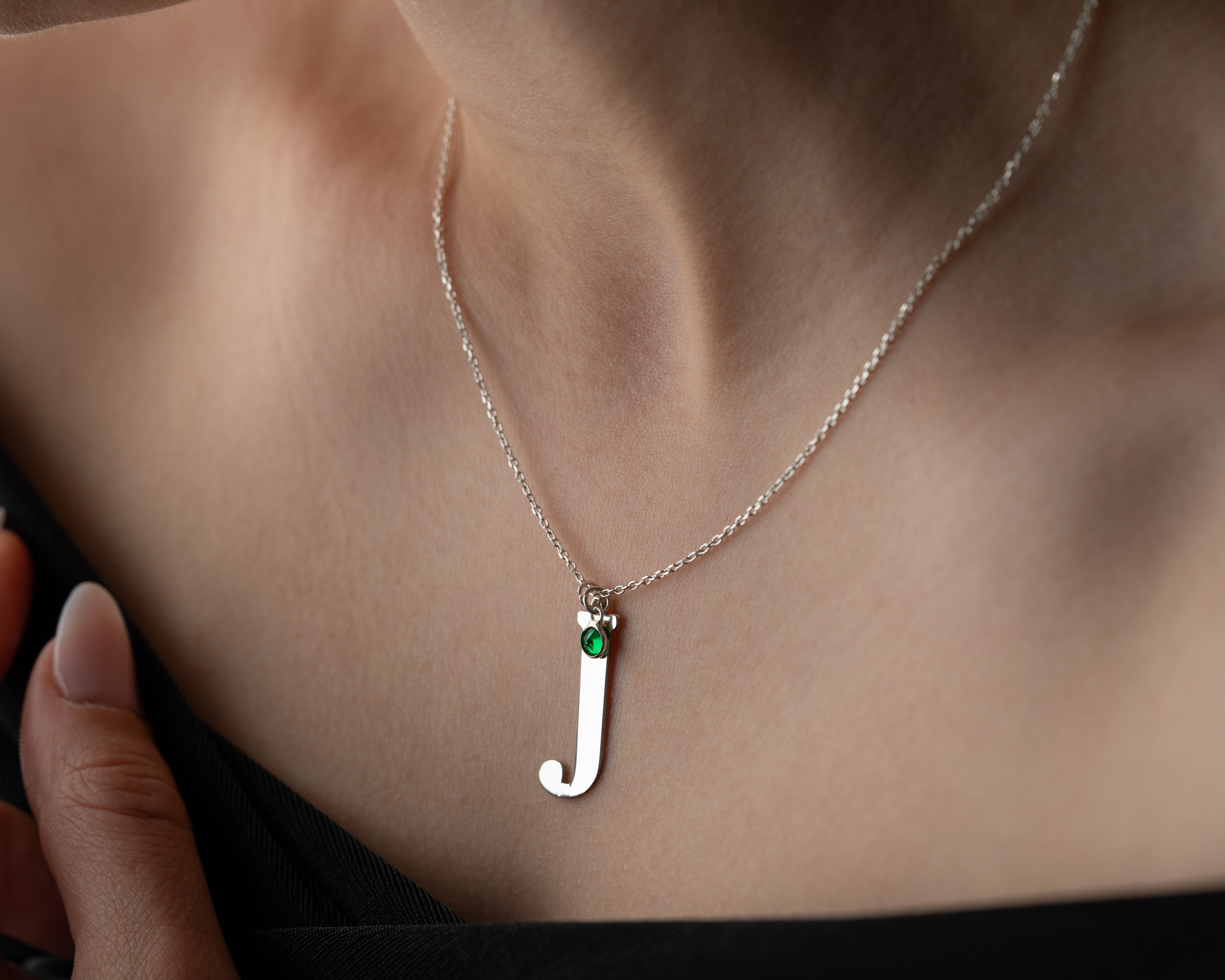 Doğum Taşlı Büyük Harf Kolye – Kişiye Özel Işıltılı Tasarım | 925 Ayar Gümüş