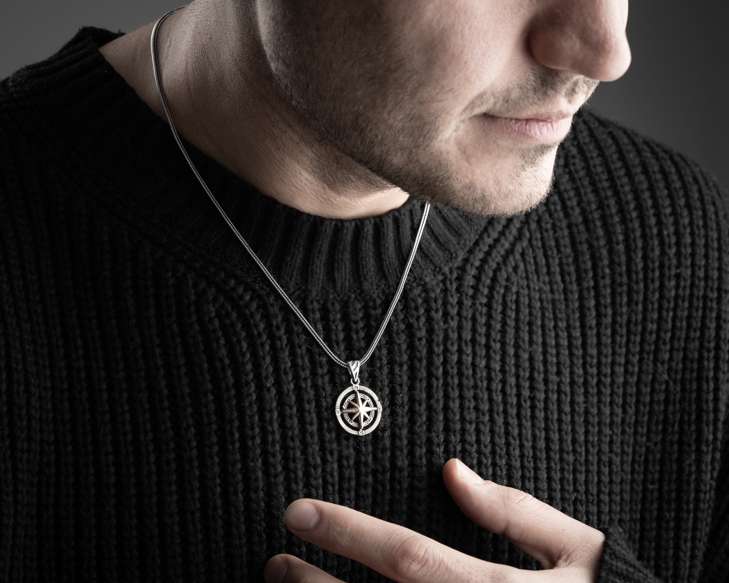 Çift Taraflı 3 Boyutlu Pusula Erkek Kolye | Tilki Kuyruğu Zincirli Küçük Boy Şık Tasarım