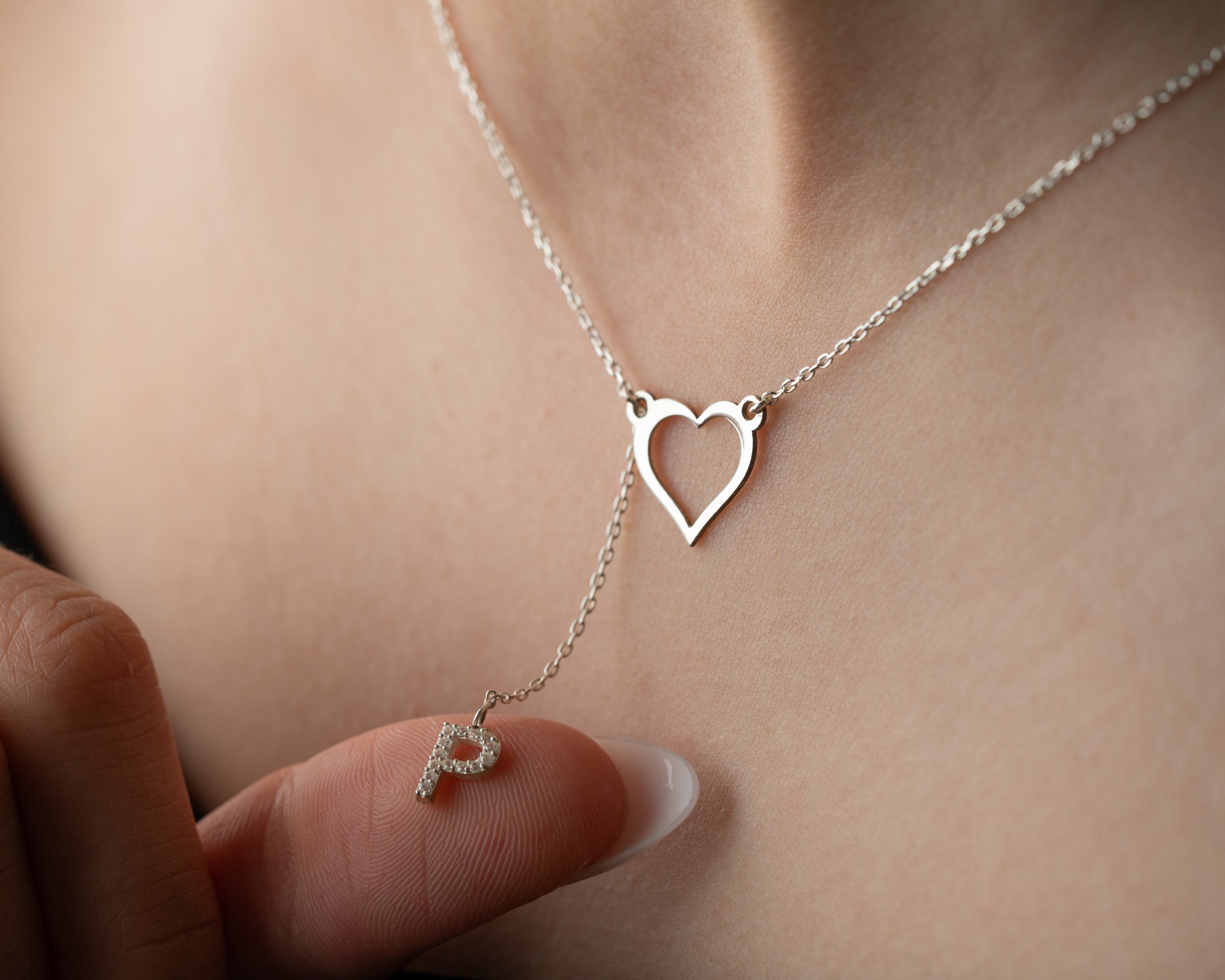 Harf Sallantılı Kalp Kolye | Y Kolye ile Minimal ve Şık Tasarım