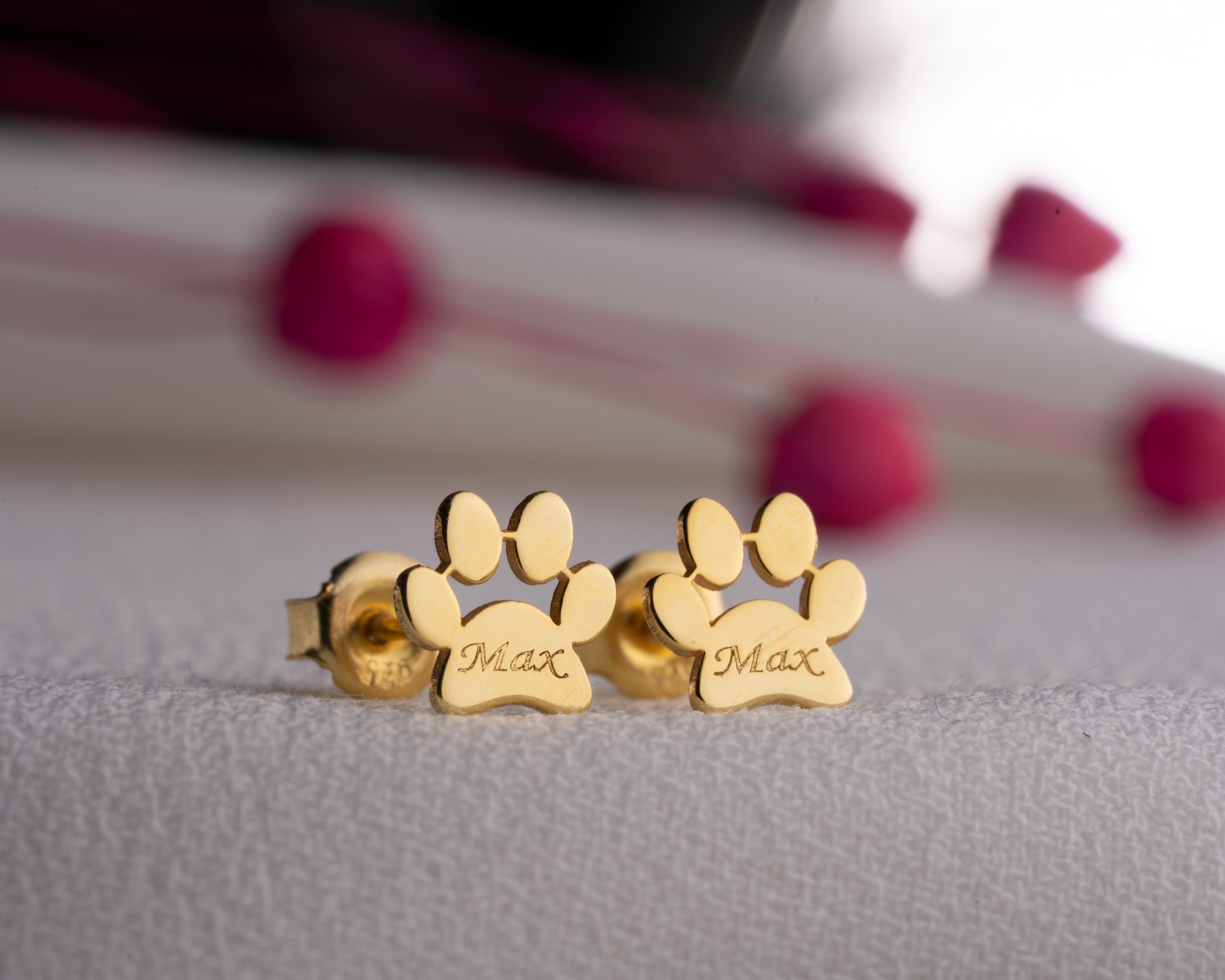 Kişiye Özel Pati Küpe | Minimal ve Zarif Çivili Tasarım