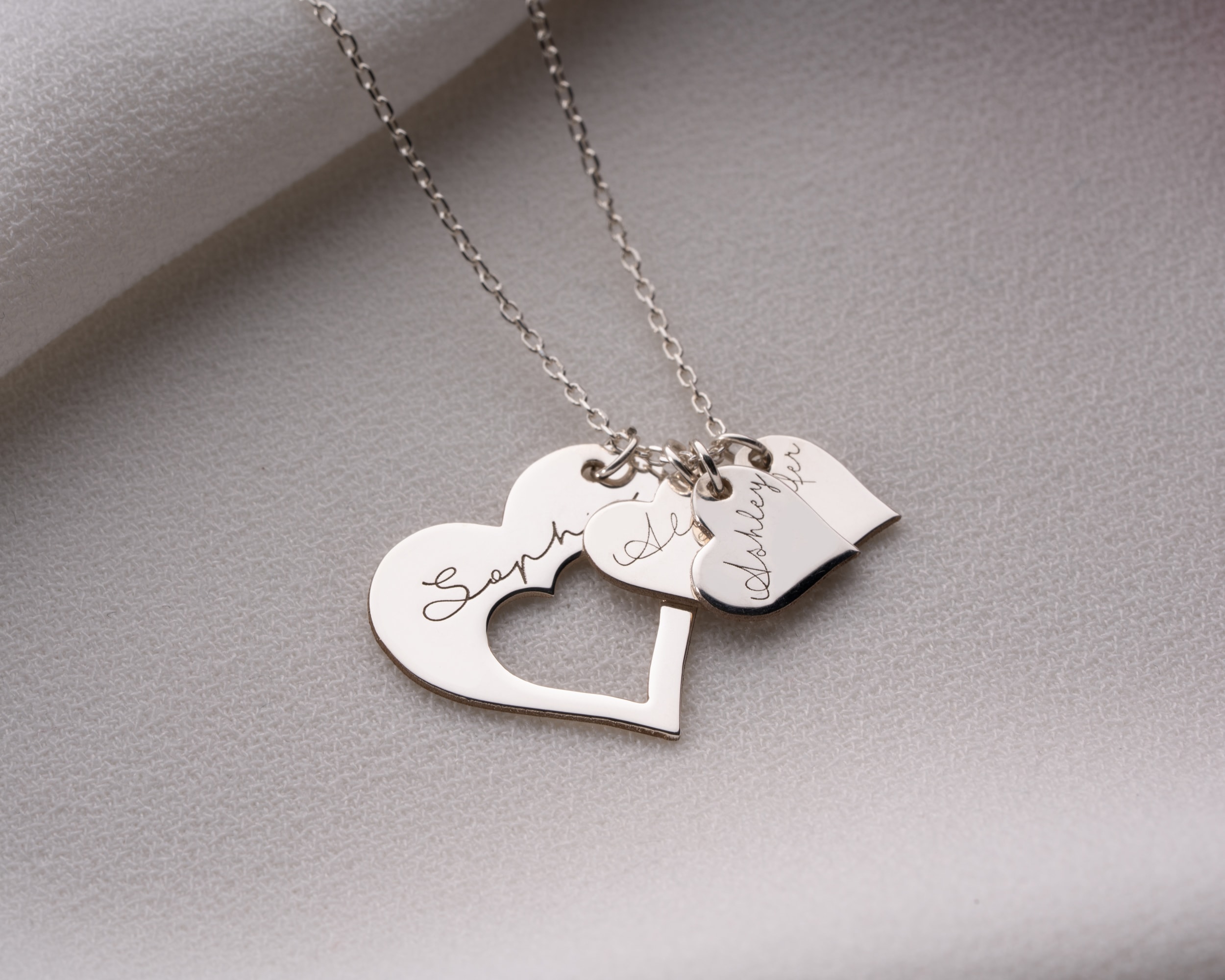 İsim Yazılı Çoklu Kalp Kolye - Kalp İçinde İsimli Küçük Kalpler | Aile ve Sevgi Sembolü 