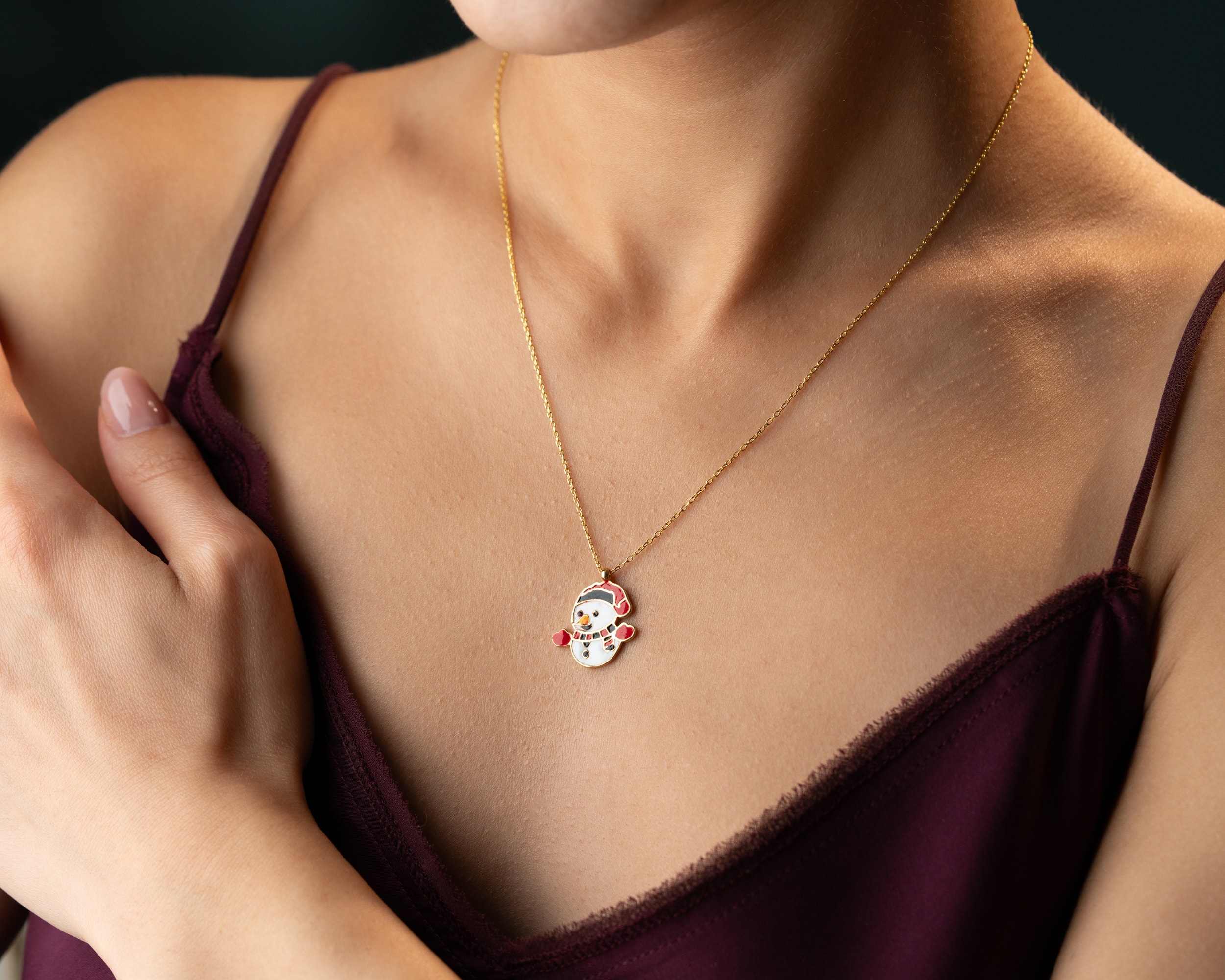 ✨ Yılbaşı Işıltısı: Mineli Kar Tanesi Kolye – Kışın Zarafetini Üzerinizde Taşıyın