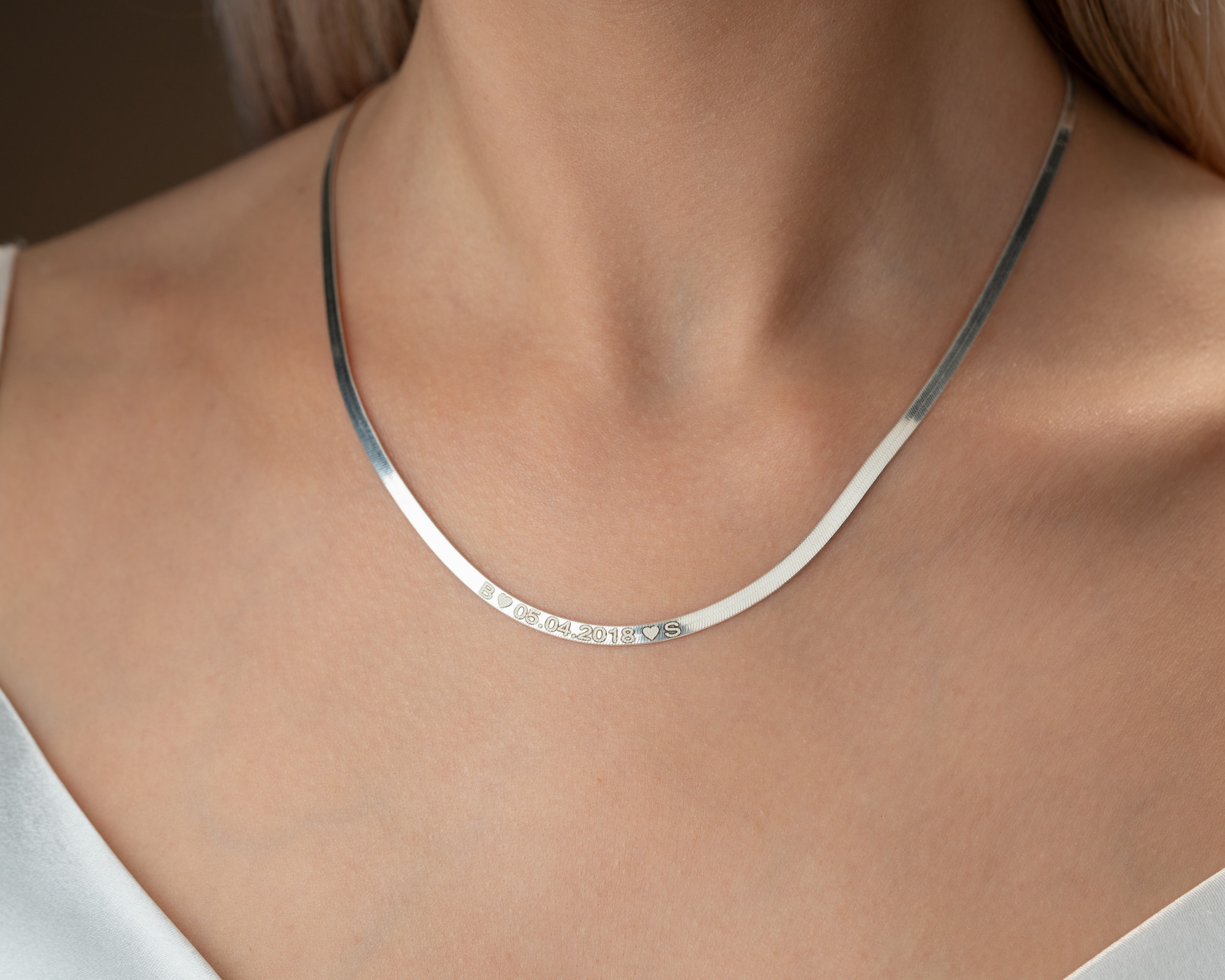 Gravürlü İtalyan Yassı Kolye – İsimli & Unisex Gümüş Model