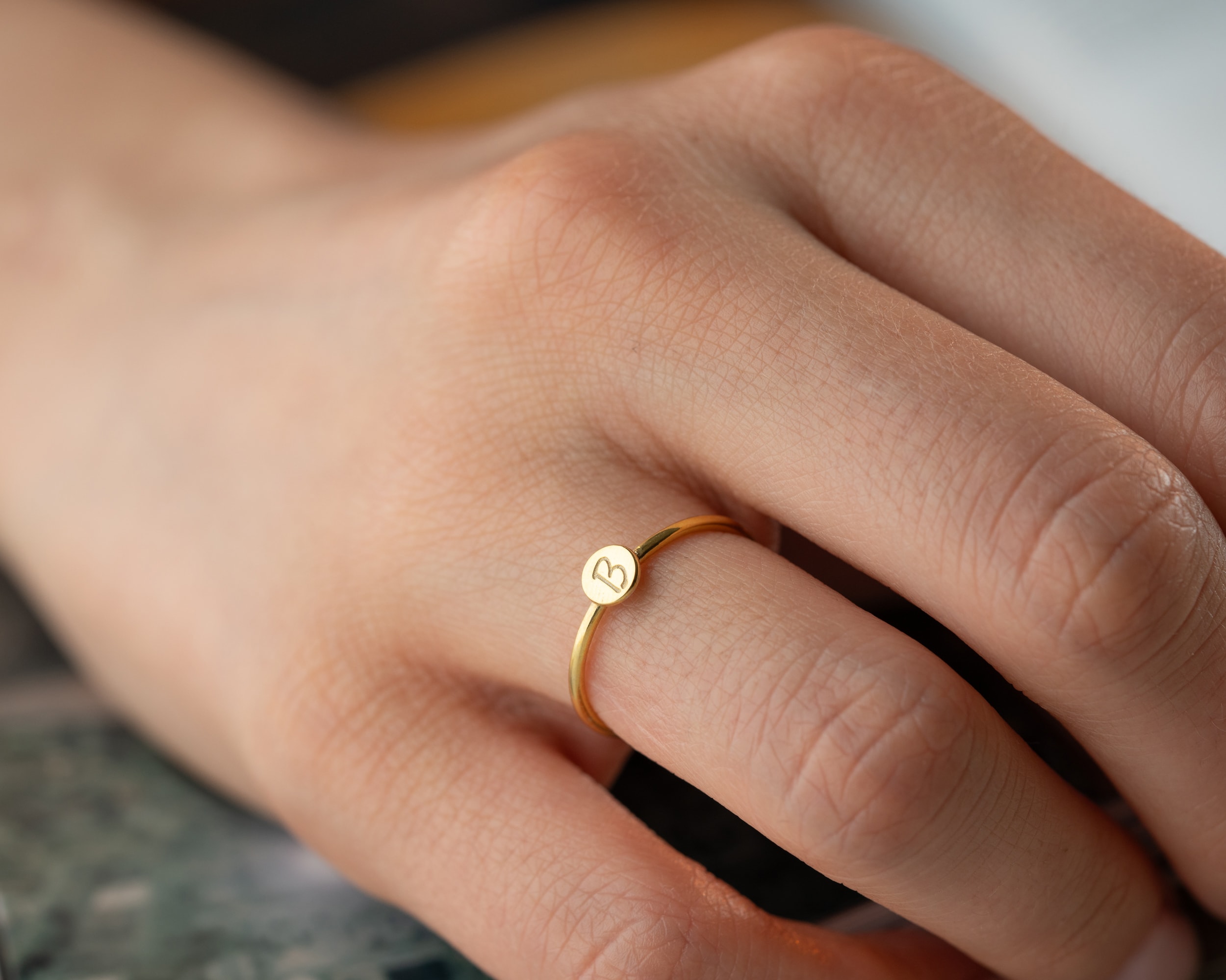 Kişiye Özel Harf Yüzük – Minimal ve Modern Tasarım