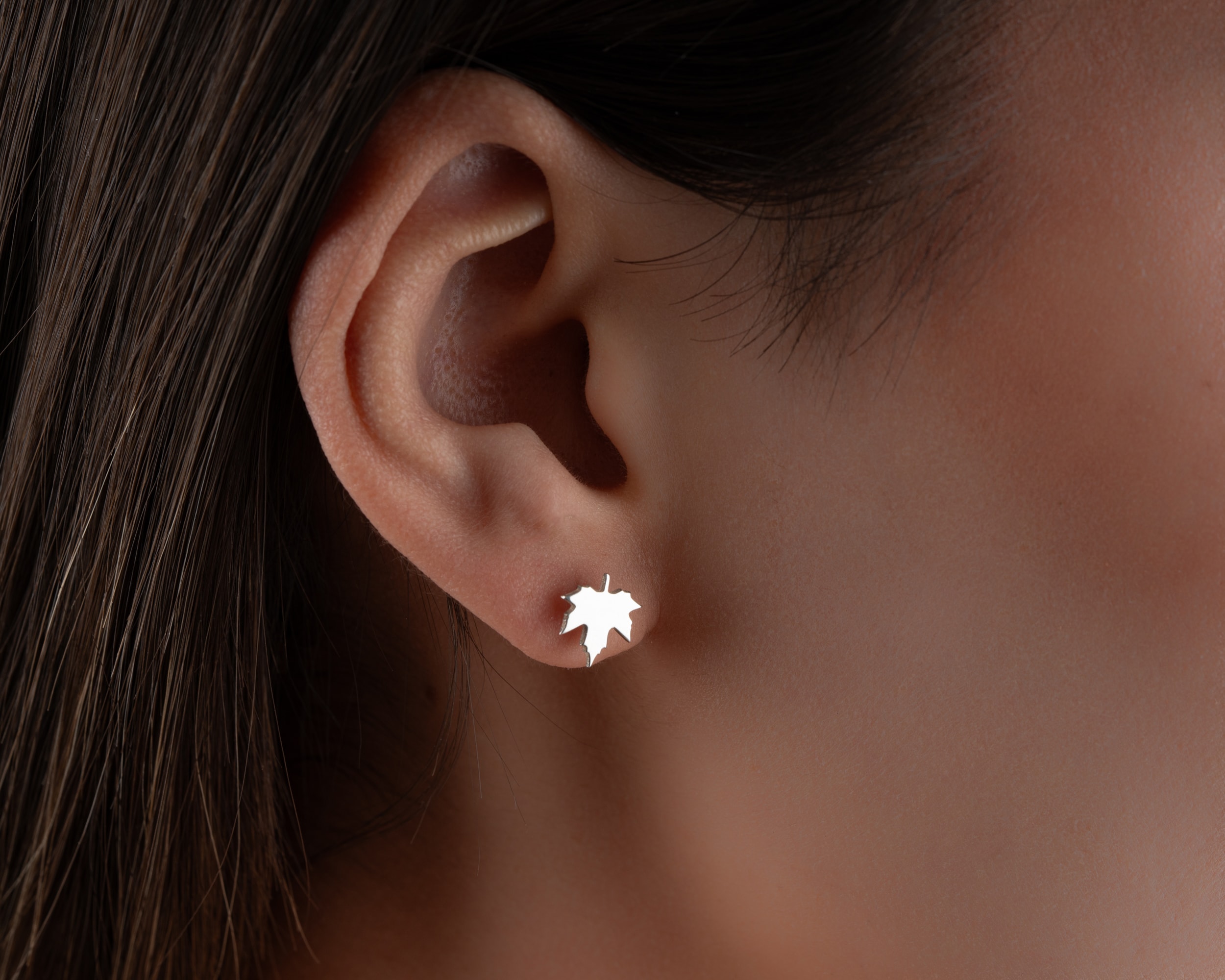 Çivili Yaprak Küpe – Doğadan İlham Alan 925 Ayar Gümüş Zarafeti