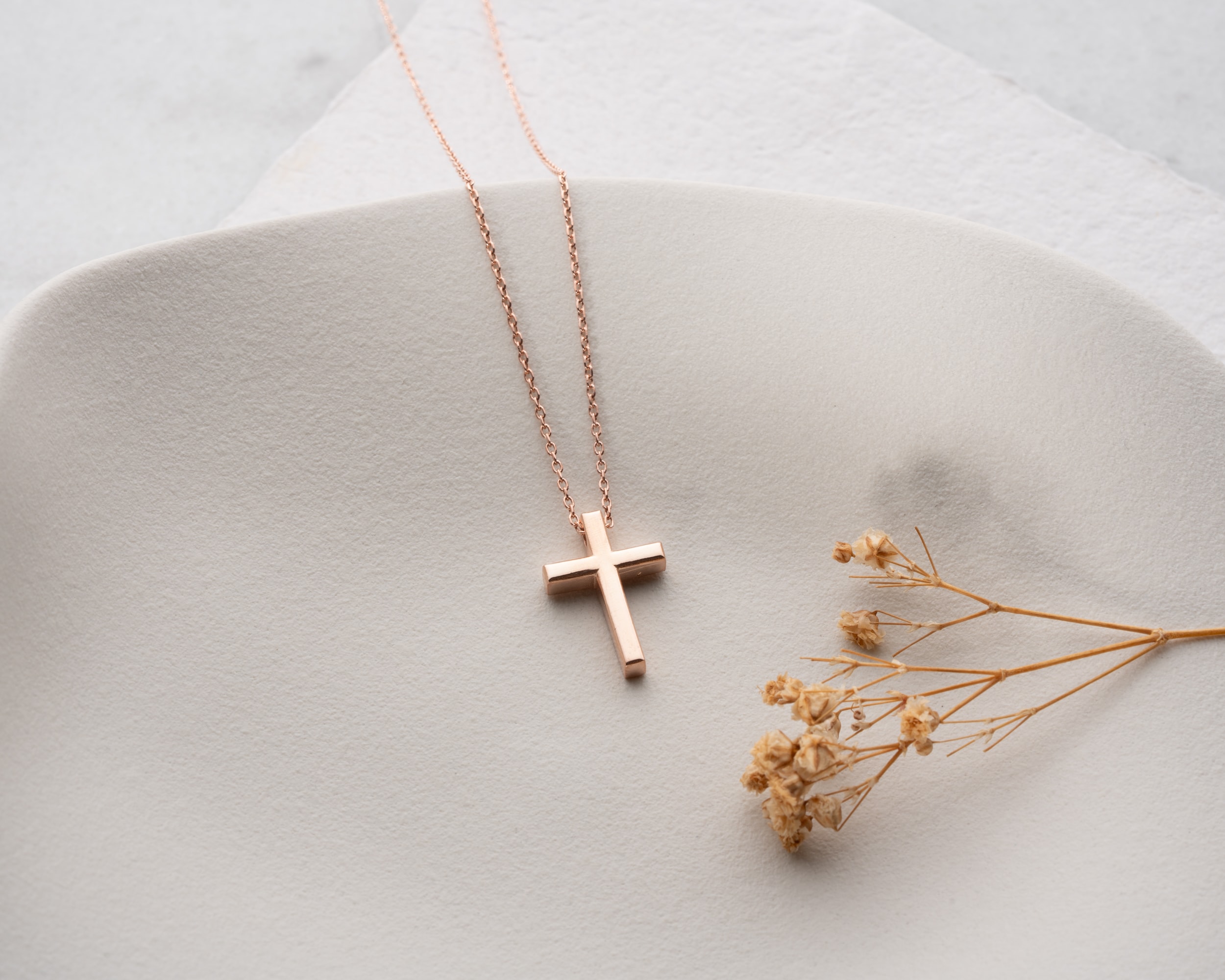 3 Boyutlu Haç Kolye – 925 Ayar Gümüş Erkek Kolye, Modern ve Anlamlı Tasarım