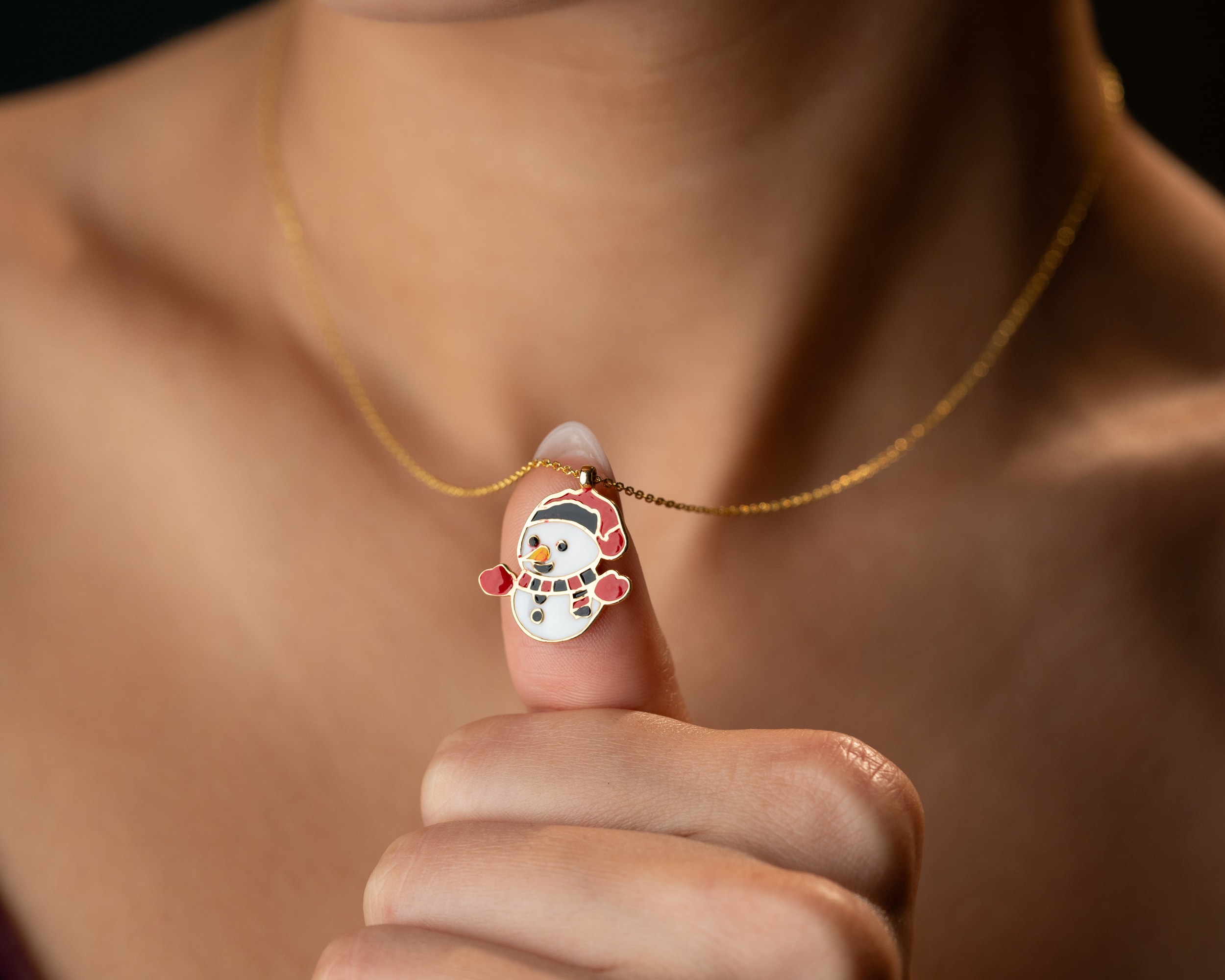 ✨ Yılbaşı Işıltısı: Mineli Kar Tanesi Kolye – Kışın Zarafetini Üzerinizde Taşıyın