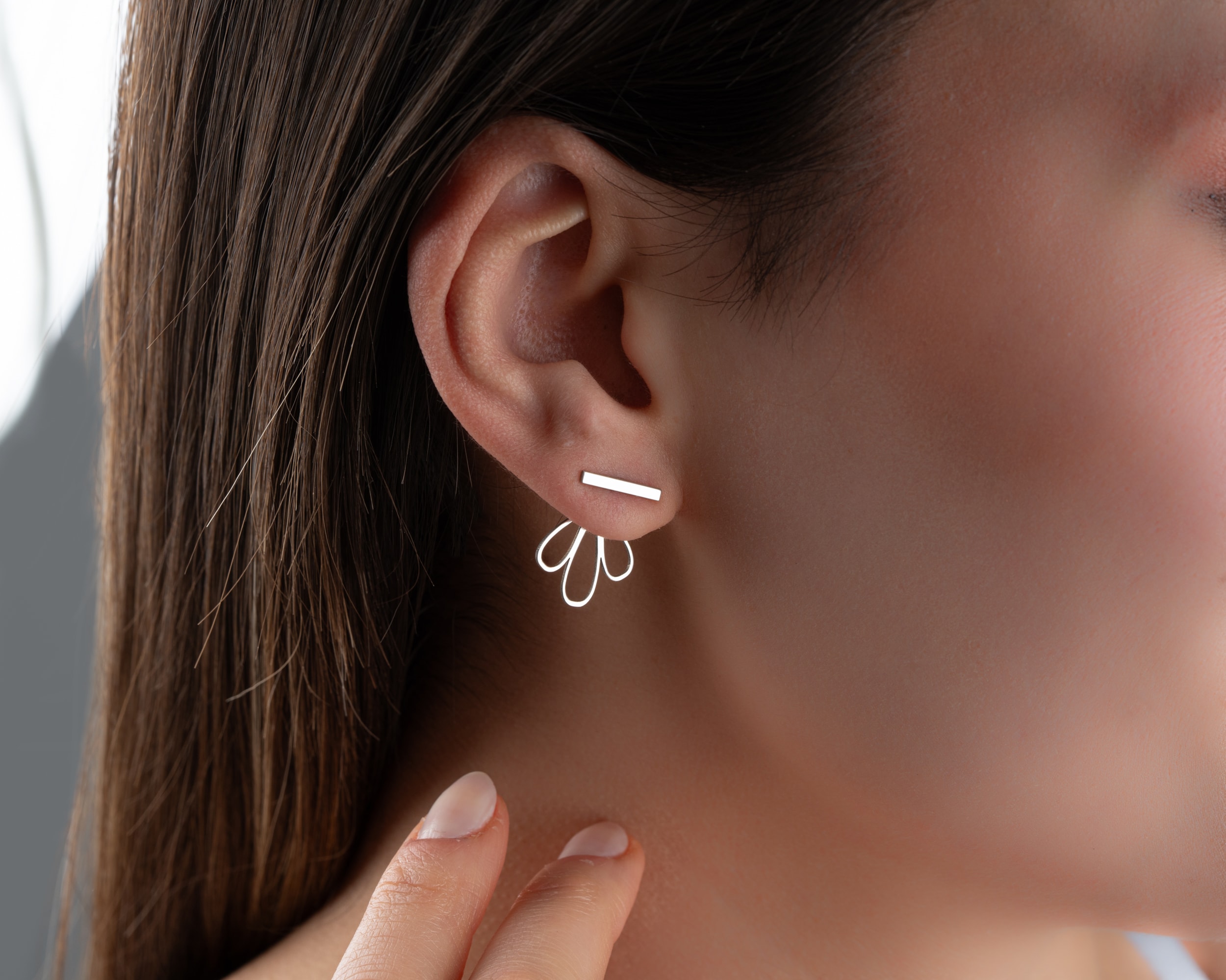 Lotus Çiçeği Çift Katmanlı Çivili Küpe 925 Ayar Gümüş – Kadın Takısı - – Minimal ve Zarif Tasarım