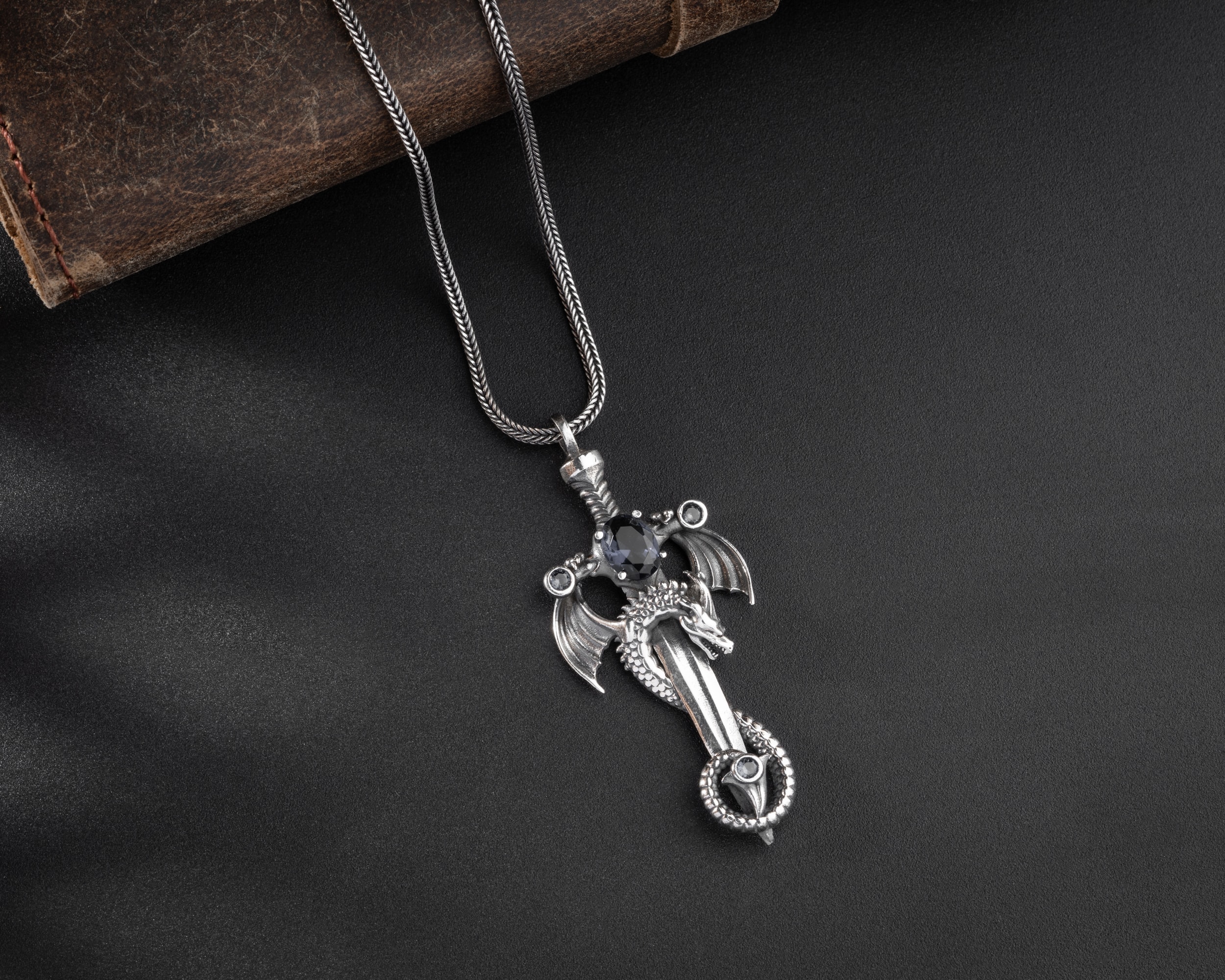 Kılıç ve Ejderha Erkek Kolye | Tilki Kuyruğu Zincirli Güç ve Kararlılık Tasarımı