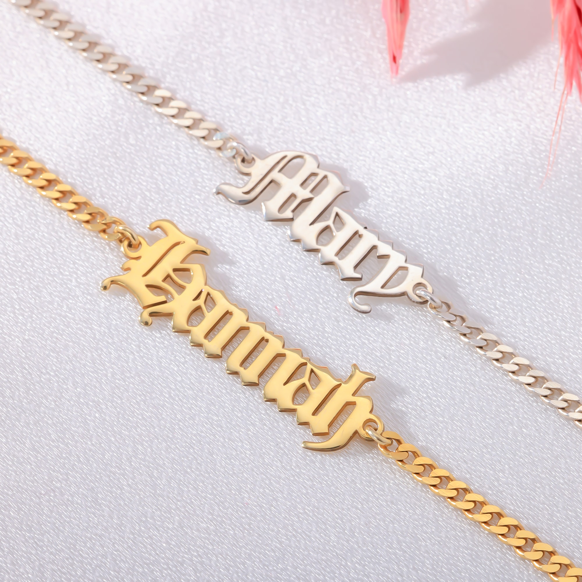 🔗 Gurmet Zincirli İsim Bileklik – Güçlü Stilinize Kişisel Bir Dokunuş - Unisex Gurmet Zincirli İsim Bileklik