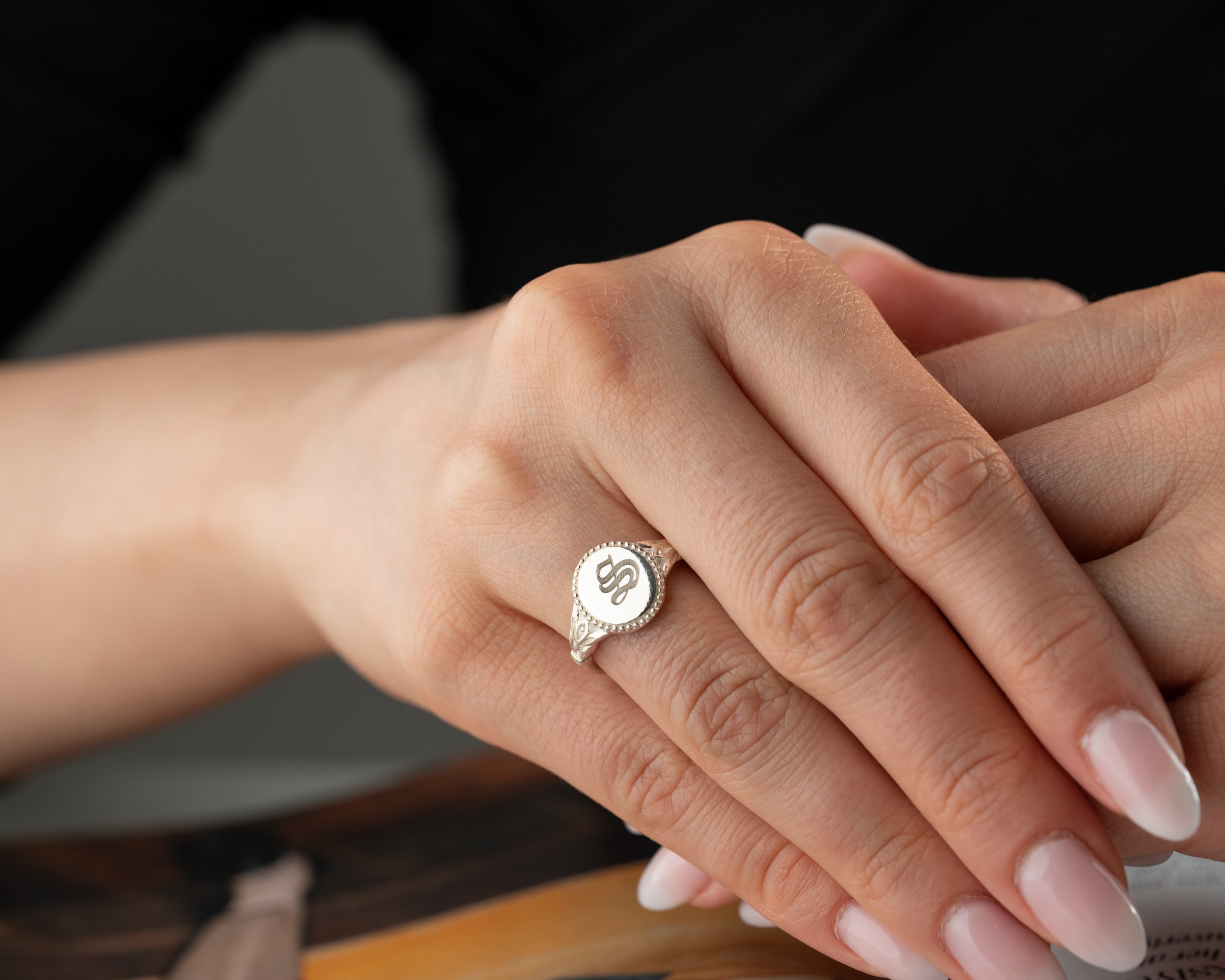 Ayarlanabilir Monogram Harf Yüzük – Kişiye Özel Zarif Tasarım | Minimal ve Şık