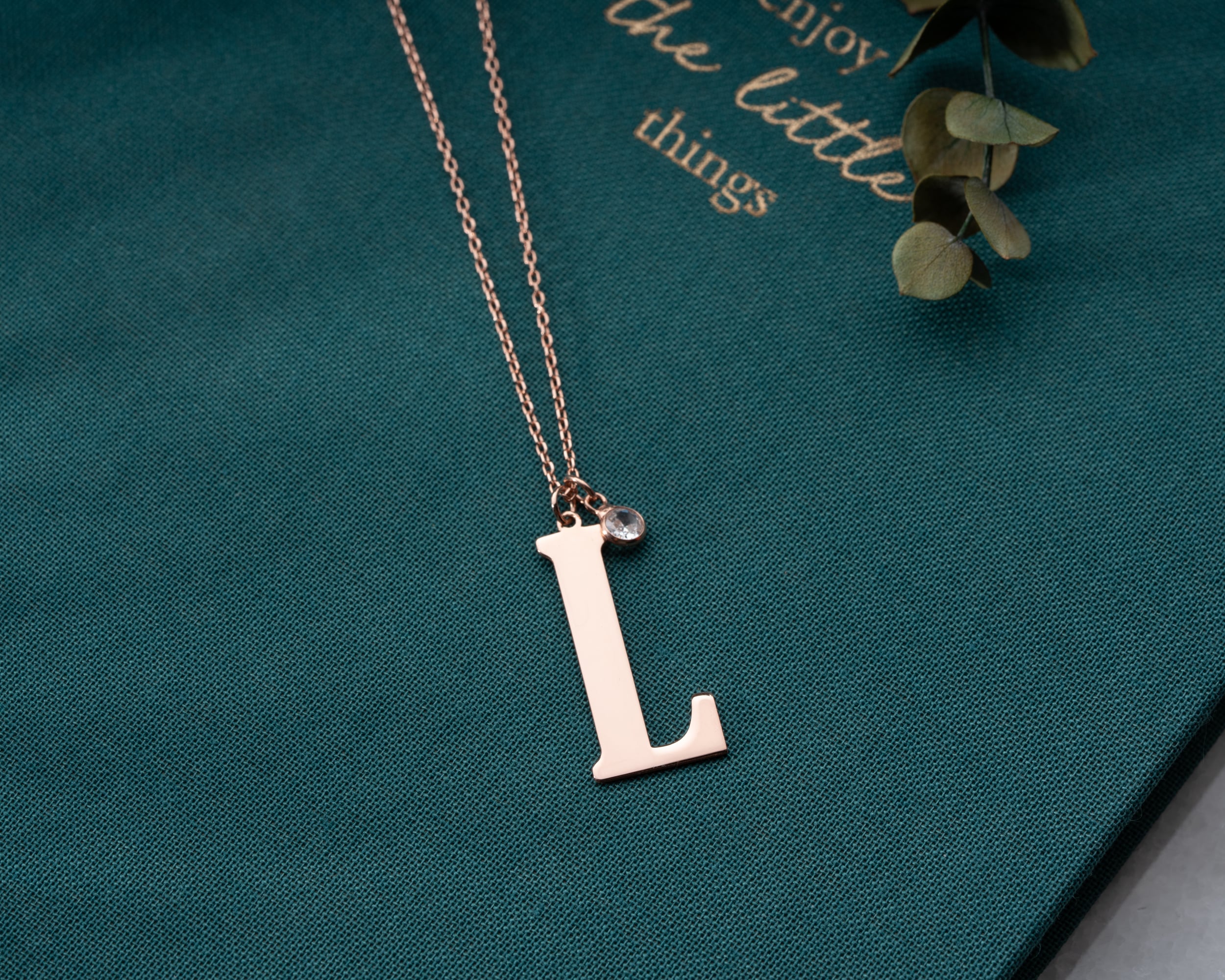 Doğum Taşlı Büyük Harf Kolye – Kişiye Özel Işıltılı Tasarım | 925 Ayar Gümüş