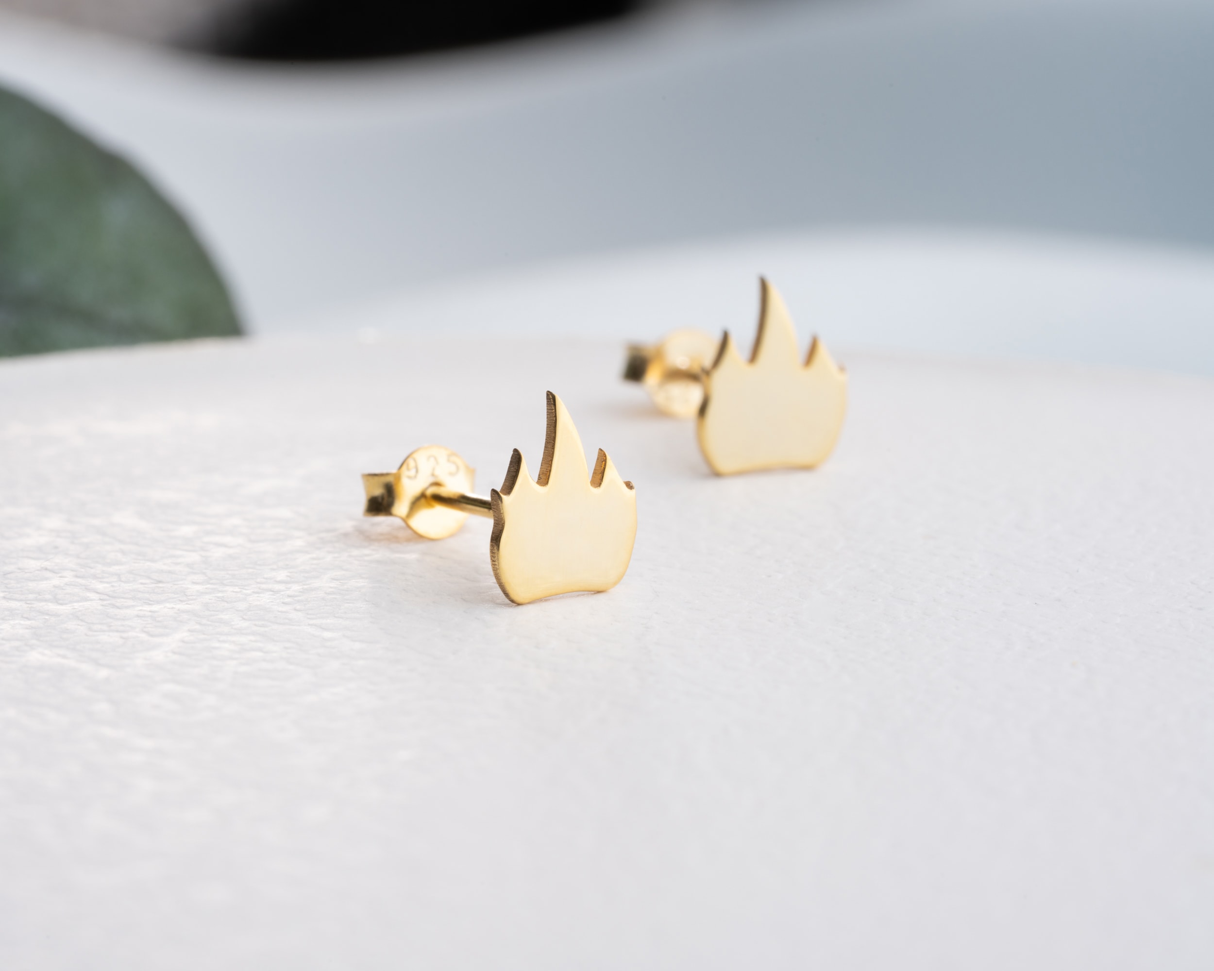 Çivili Alev Küpe 925 Ayar Gümüş – Kadın Takısı - Cesur ve Modern Stil