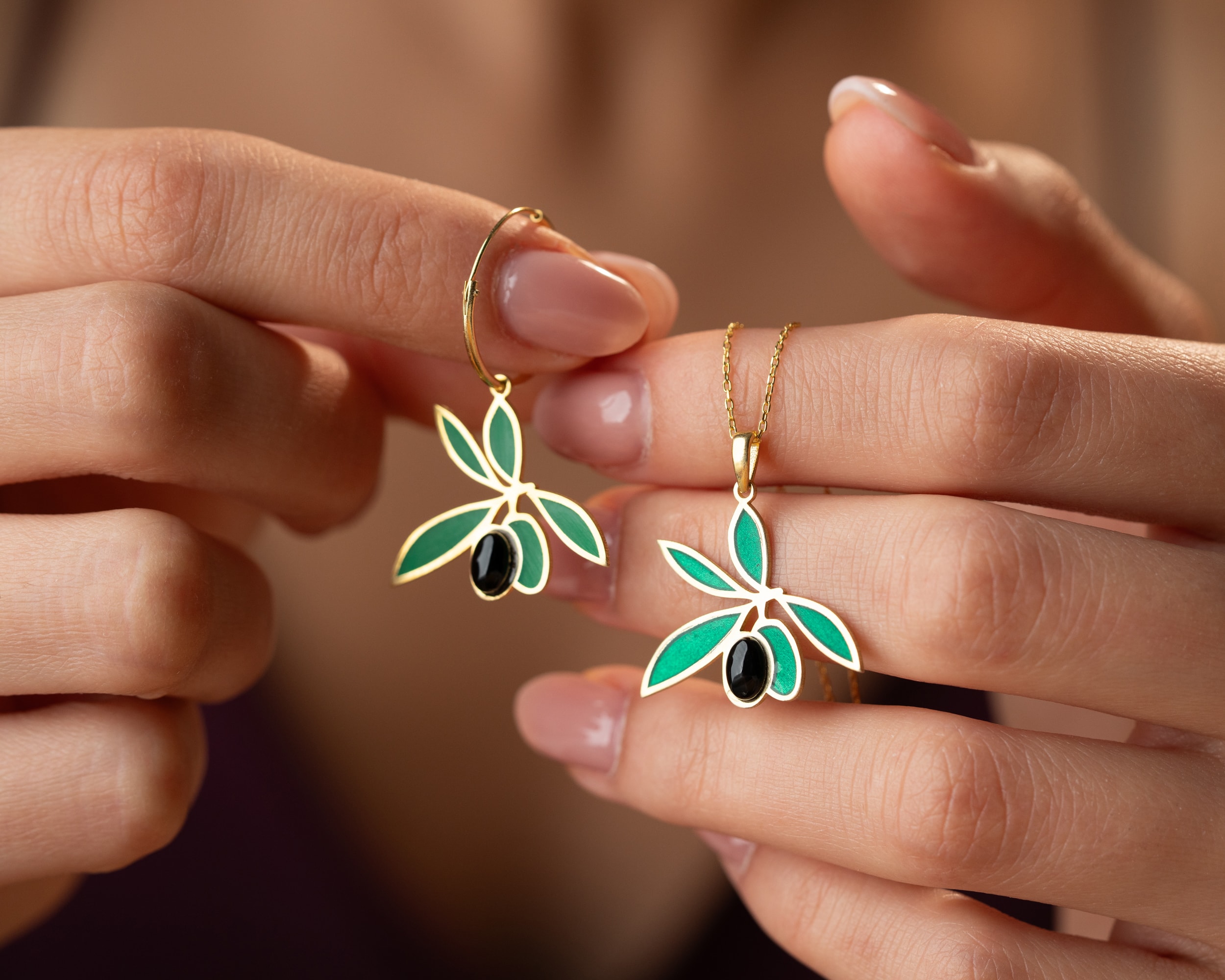 925 Gümüş Zeytin Dalı Kolye Küpe Seti – Oniks Taşlı ve Renkli Mineli Zarif Tasarım