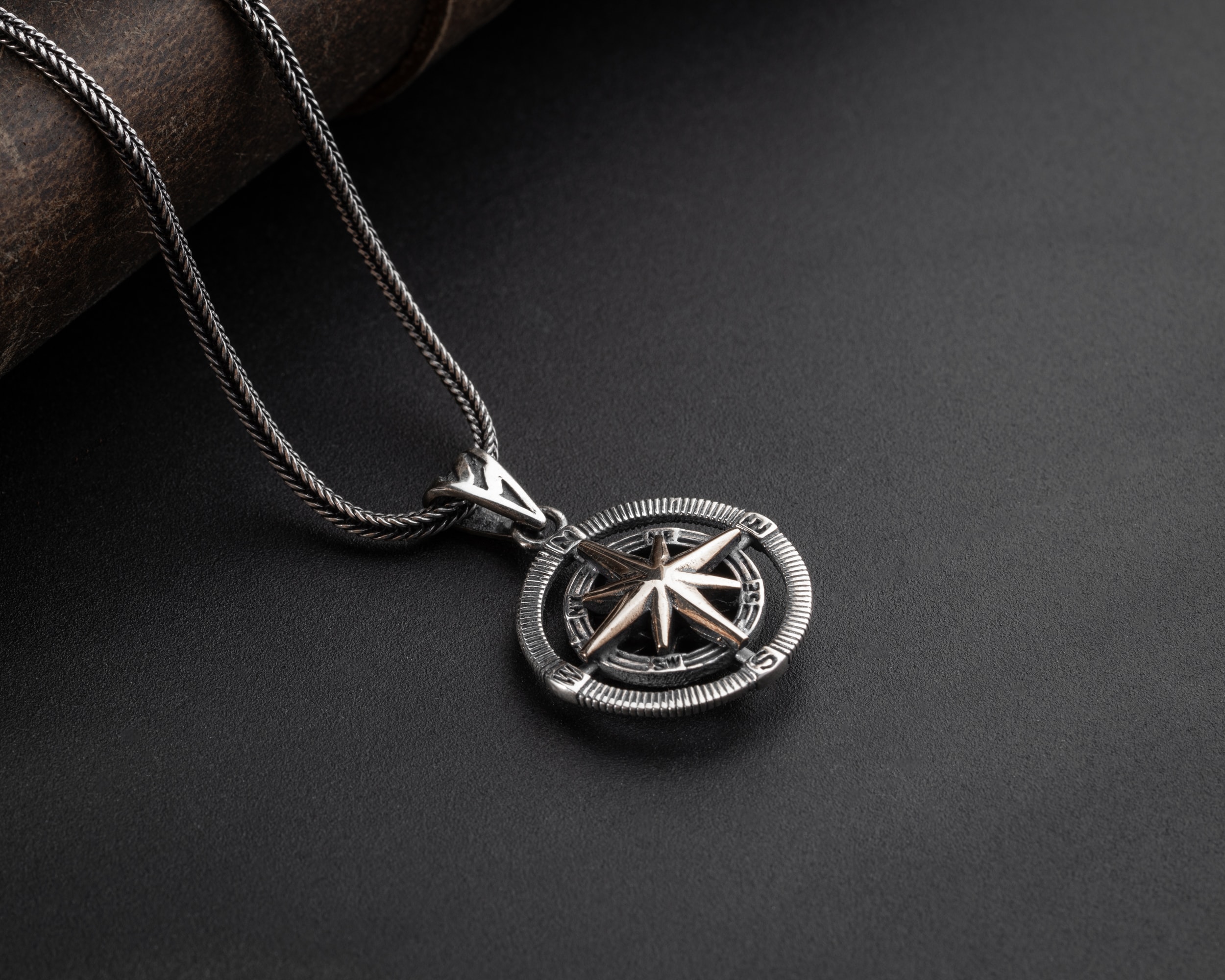 Çift Taraflı 3 Boyutlu Pusula Erkek Kolye | Tilki Kuyruğu Zincirli Küçük Boy Şık Tasarım