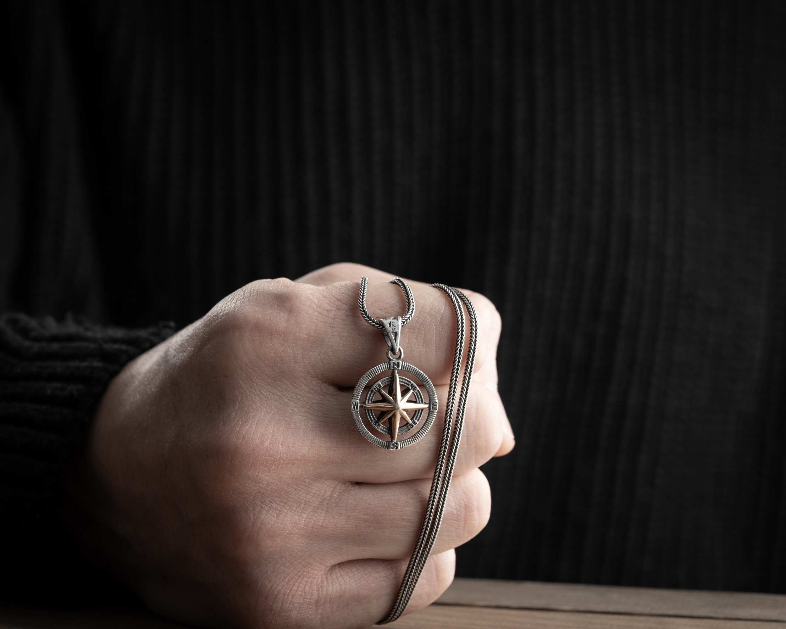 Çift Taraflı 3 Boyutlu Pusula Erkek Kolye | Tilki Kuyruğu Zincirli Küçük Boy Şık Tasarım