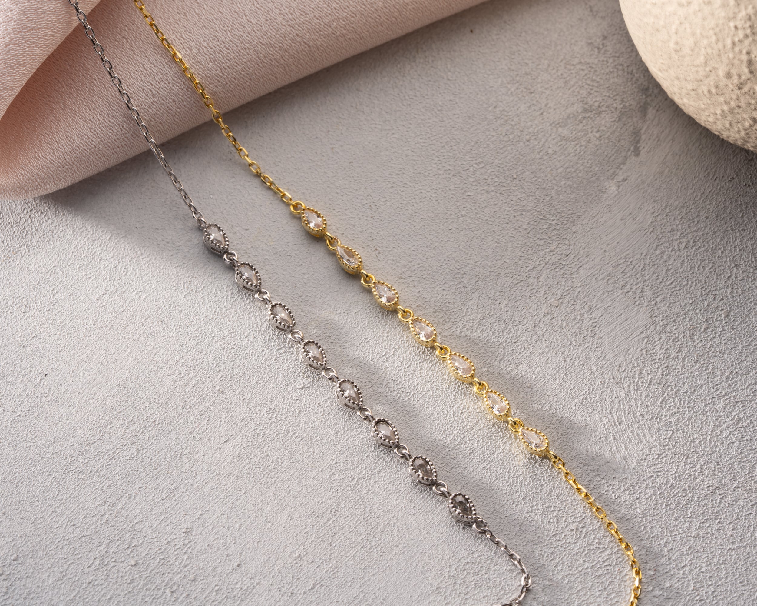 Damla Şekilli Zirkon Taşlı Bileklik - Zarif ve Işıltılı Takı