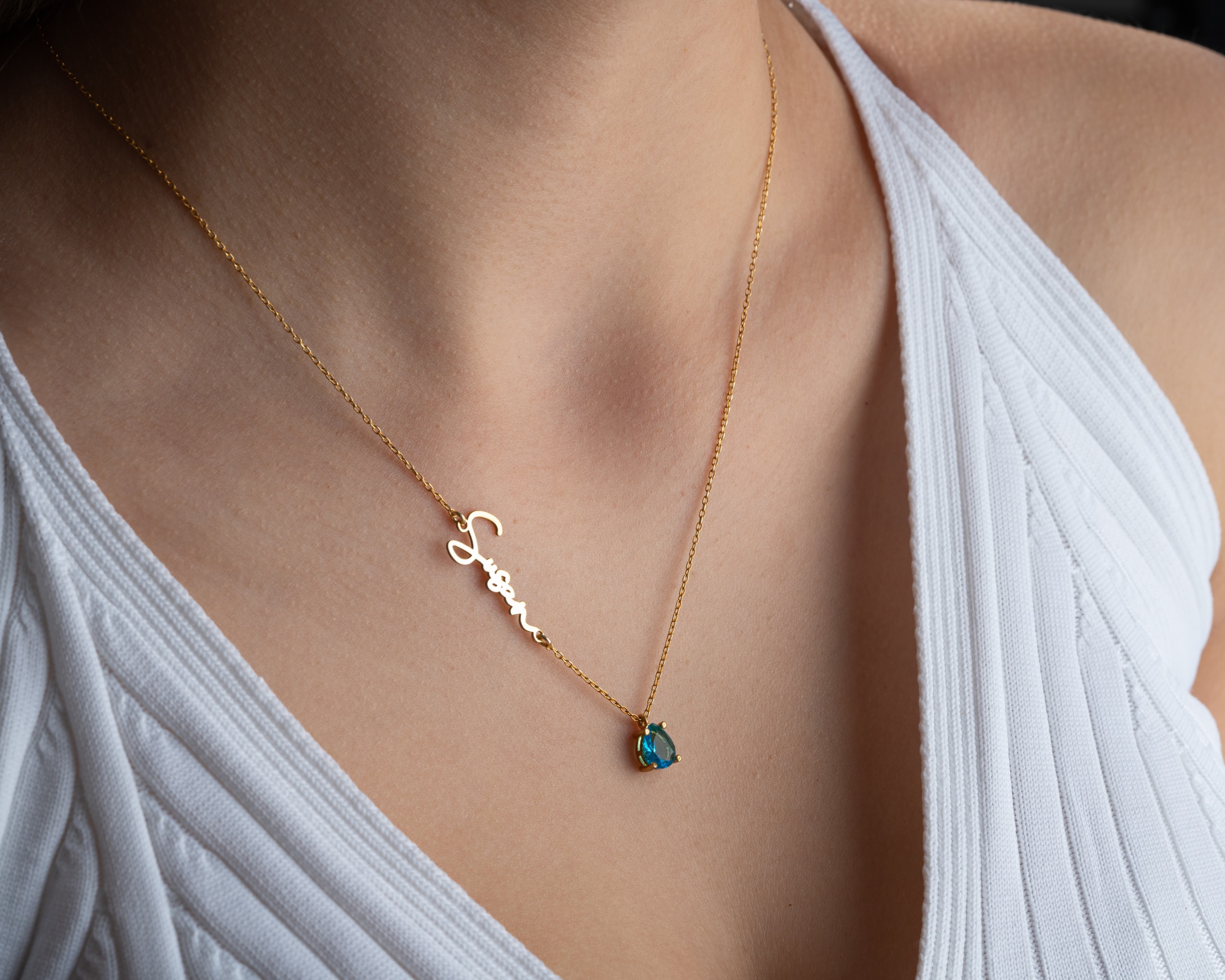 Yan İsimli Doğum Taşlı Kolye – Kişiye Özel Sideways İsim Kolye