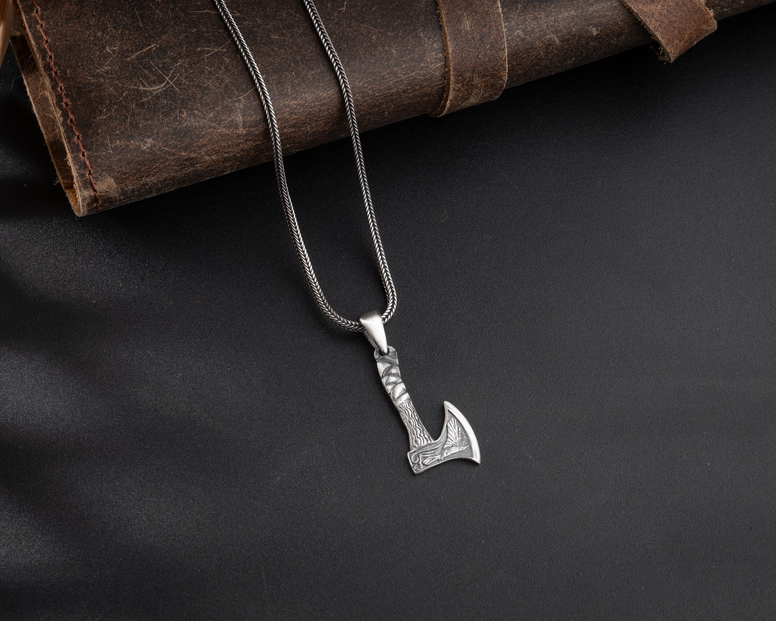 3 Boyutlu Balta Erkek Kolye | Tilki Kuyruğu Zincirli Güç ve Kararlılık Simgesi